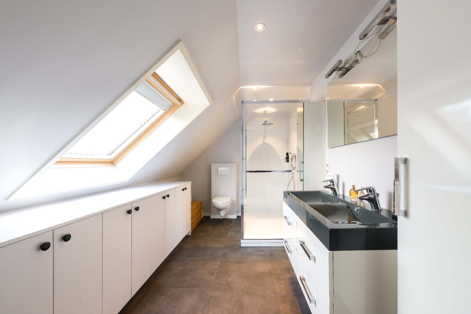 INSTAPKLAAR HANDELSHUIS (2009) OP GUNSTIGE LOCATIE!!!  foto 22