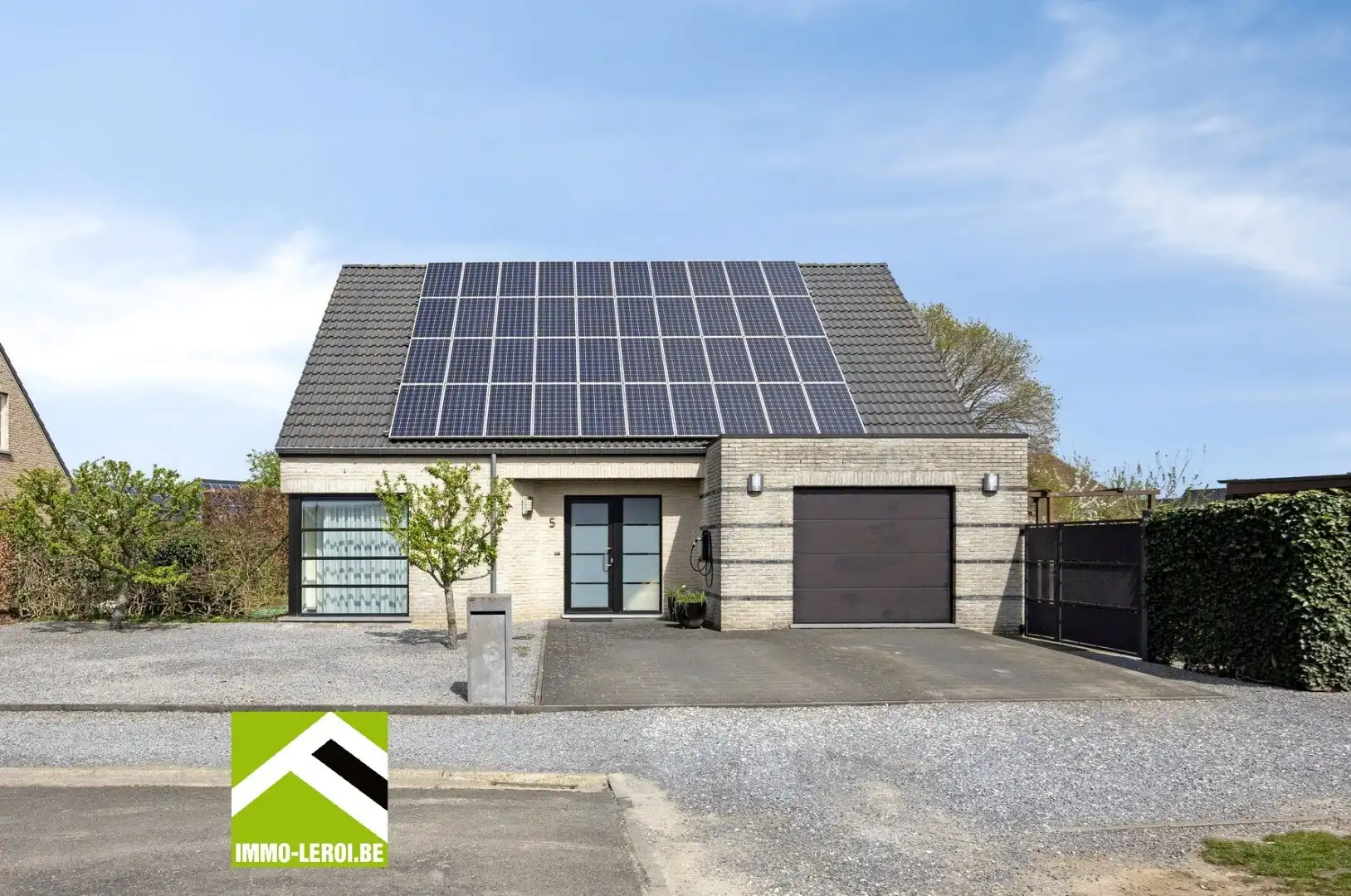 Moderne woning met zeer rustige ligging in Riemst-Millen foto {{pictureIndex}}