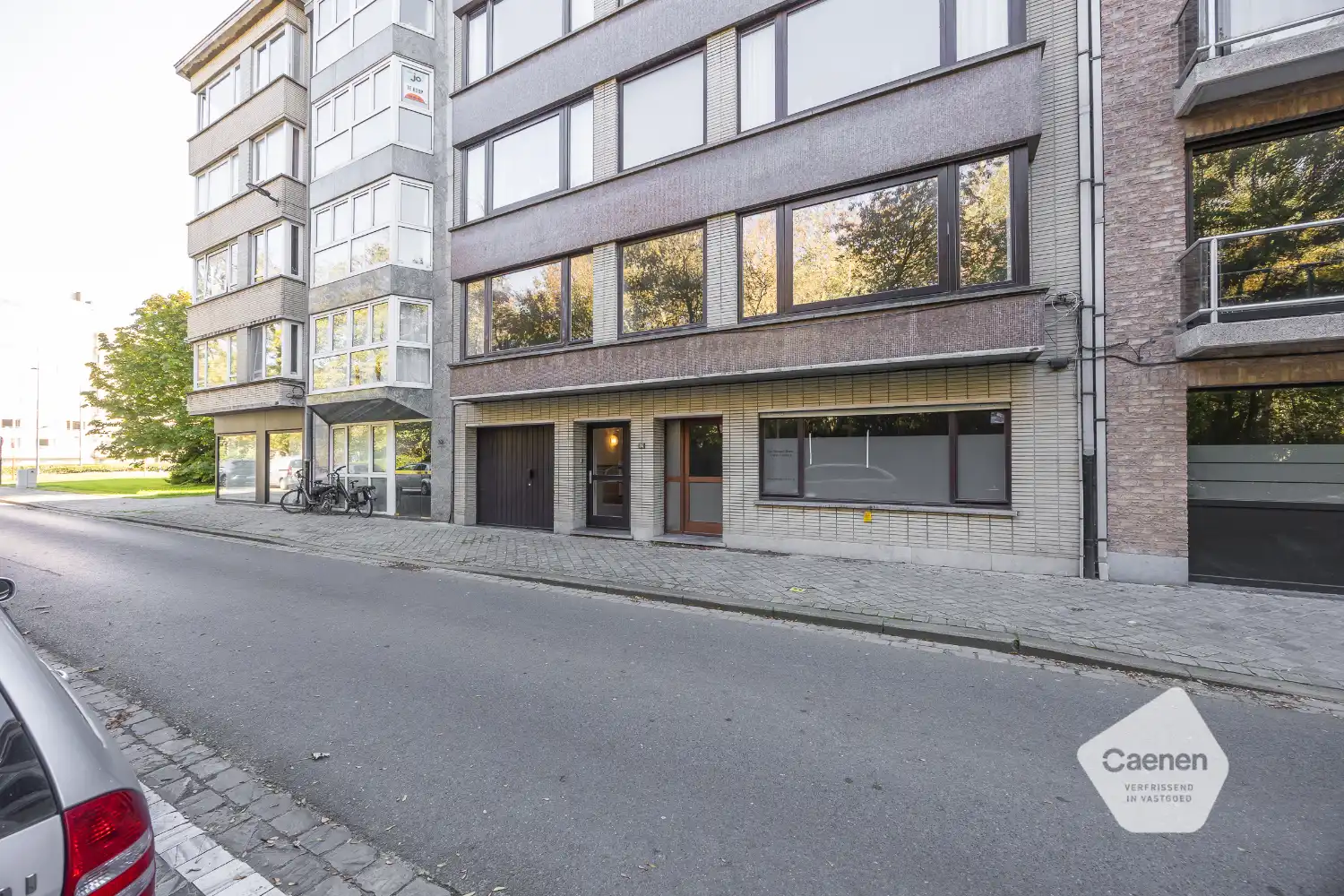 Praktijk op ideale ligging! foto {{pictureIndex}}