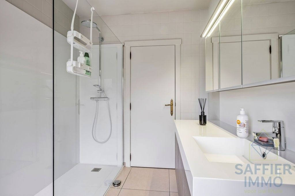 Stijlvolle villa met opslag op toplocatie in Sint-Eloois-Vijve foto 19