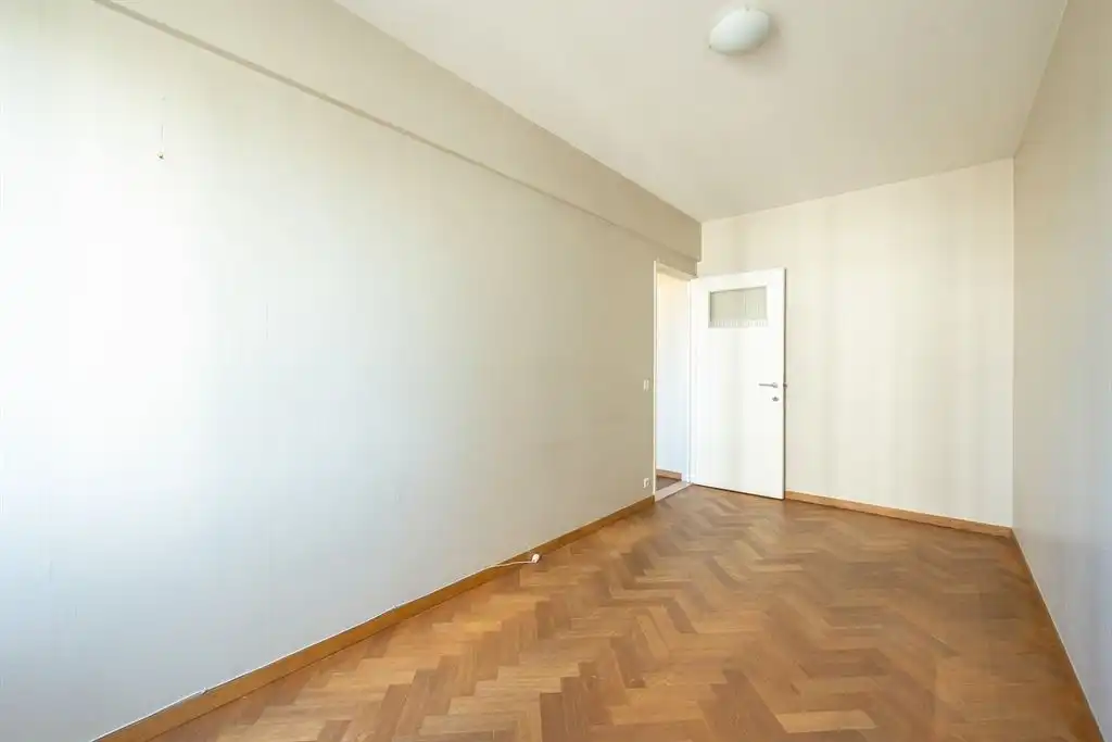 Instapklaar appartement op prachtige visgraatparket foto 14
