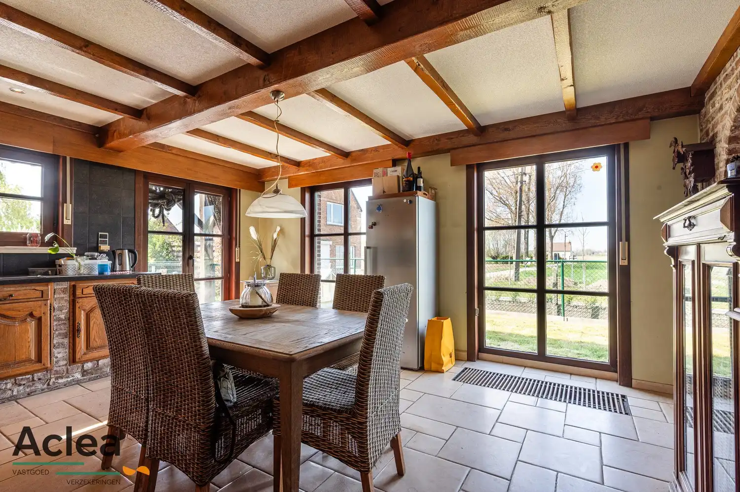 Rustig gelegen villa in landelijke stijl, omgeven door groen en natuur foto 14