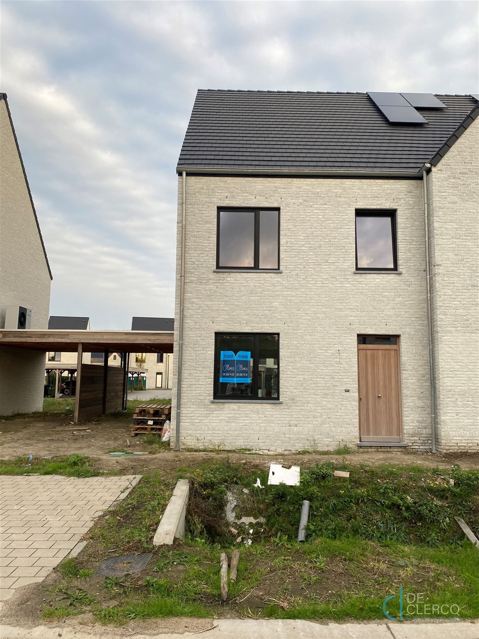 Nieuwbouwwoning te huur in mooie verkaveling te Oostakker!  foto {{pictureIndex}}