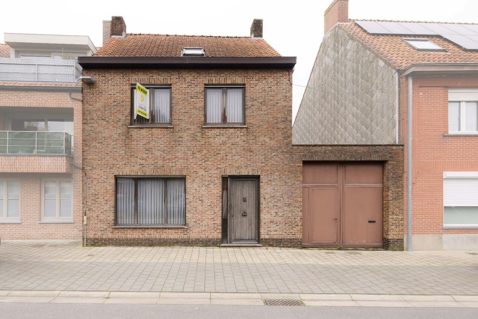 Hoofdfoto van de publicatie: ZEER RUIME TE RENOVEREN WONING MET TUIN OP 865 m²