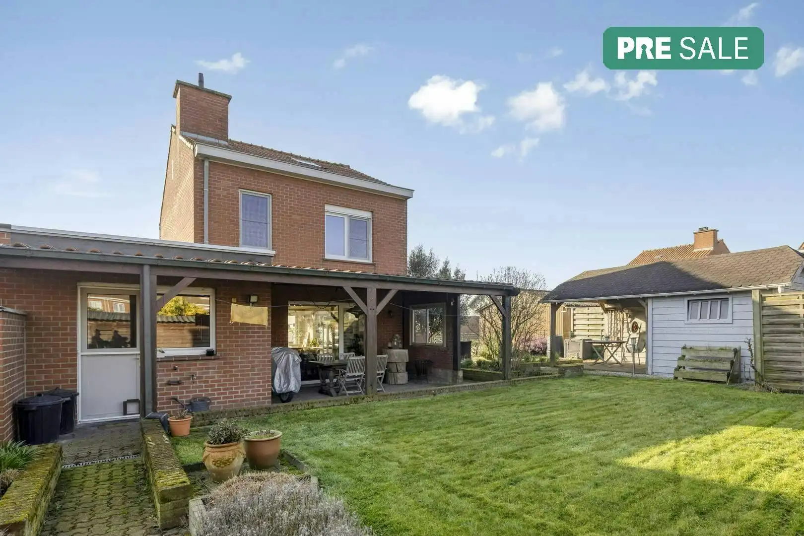 Instapklare woning met 4 slaapkamers in Ardooie. foto {{pictureIndex}}