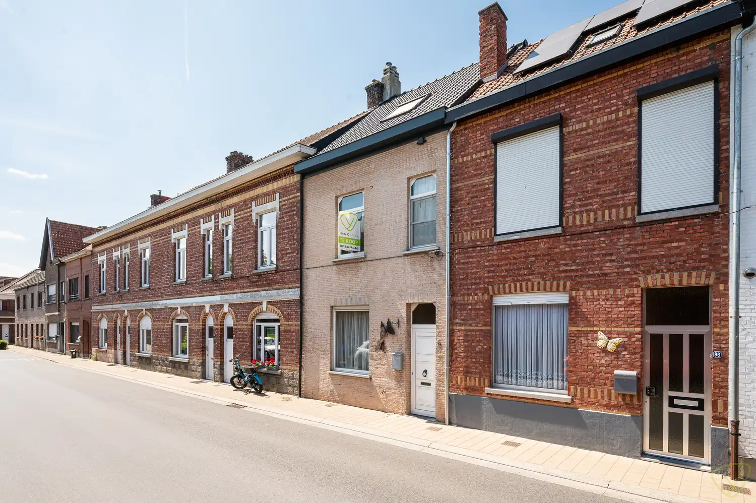 Ruime woning met potentieel en gunstige ligging te Eeklo foto 2