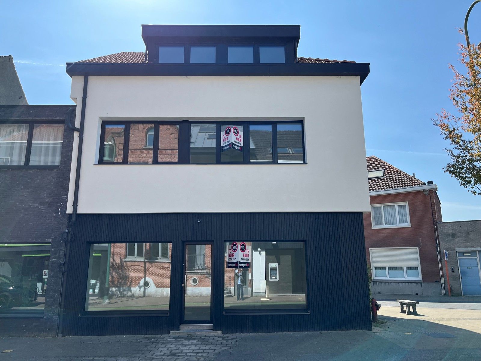 Commercieel gelijkvloers in het centrum van Kapellen! foto {{pictureIndex}}