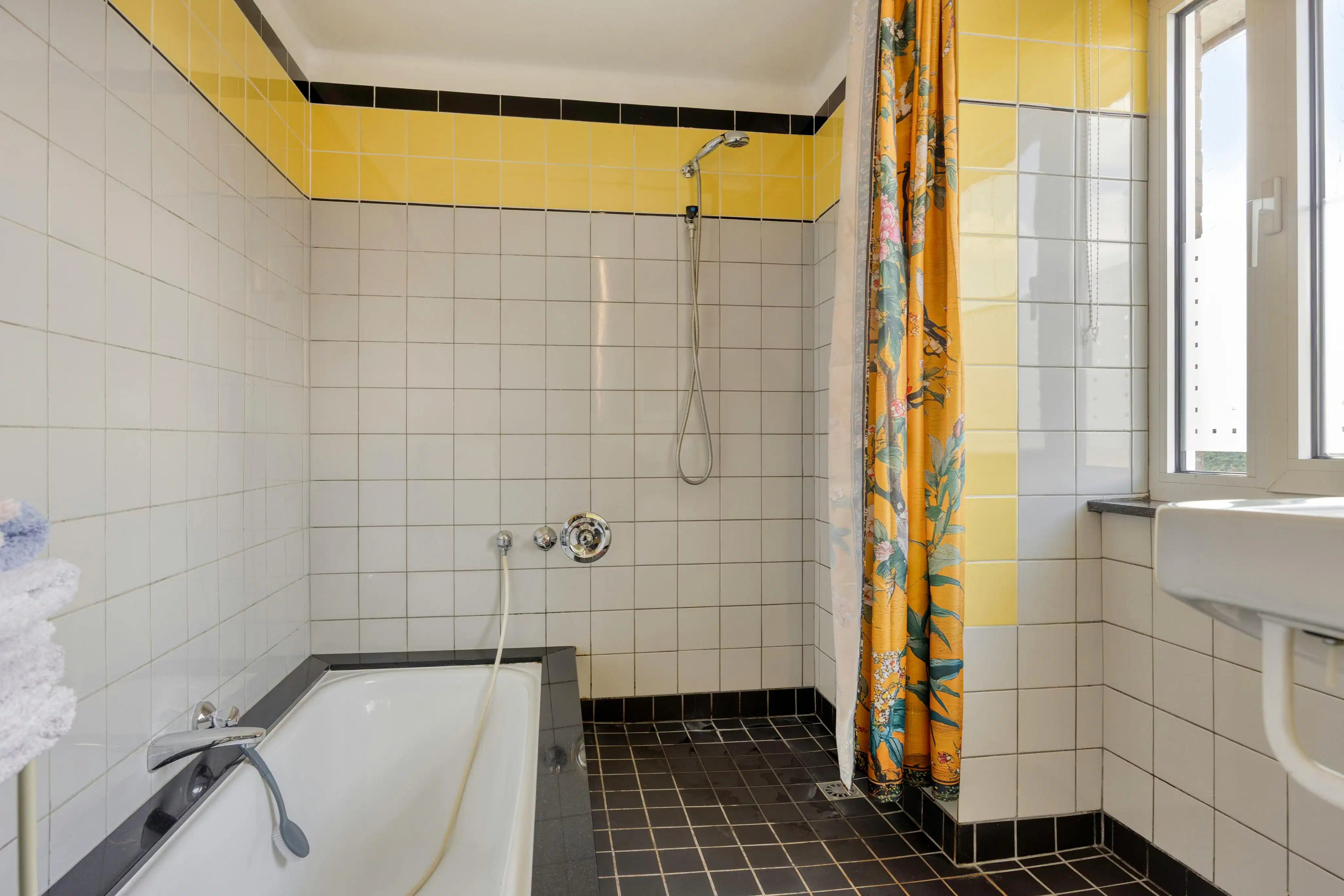 Gezellige, ruime gezinswoning te koop met 4 slaapkamers in Kessenich foto 12