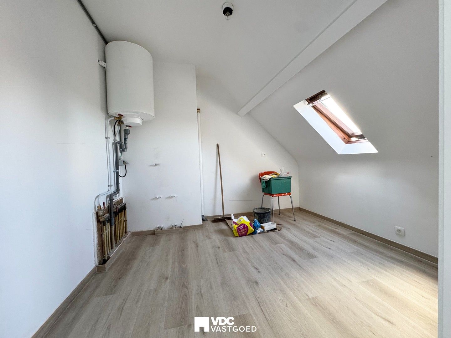 Volledig gerenoveerd appartement met 2 slaapkamers, garage en tuintje foto 10