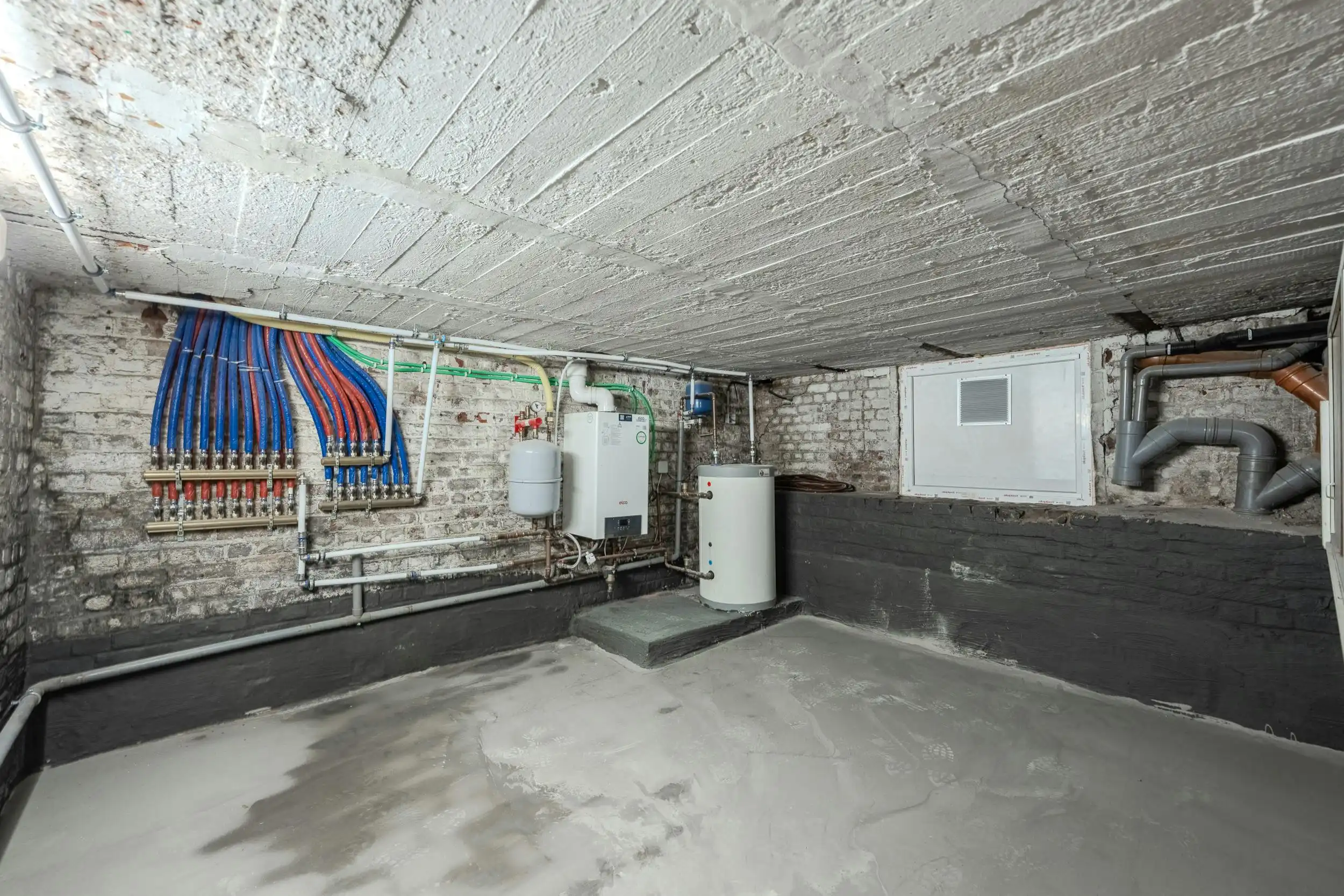 Totaal gerenoveerd huis te koop in hartje Ieper foto 27