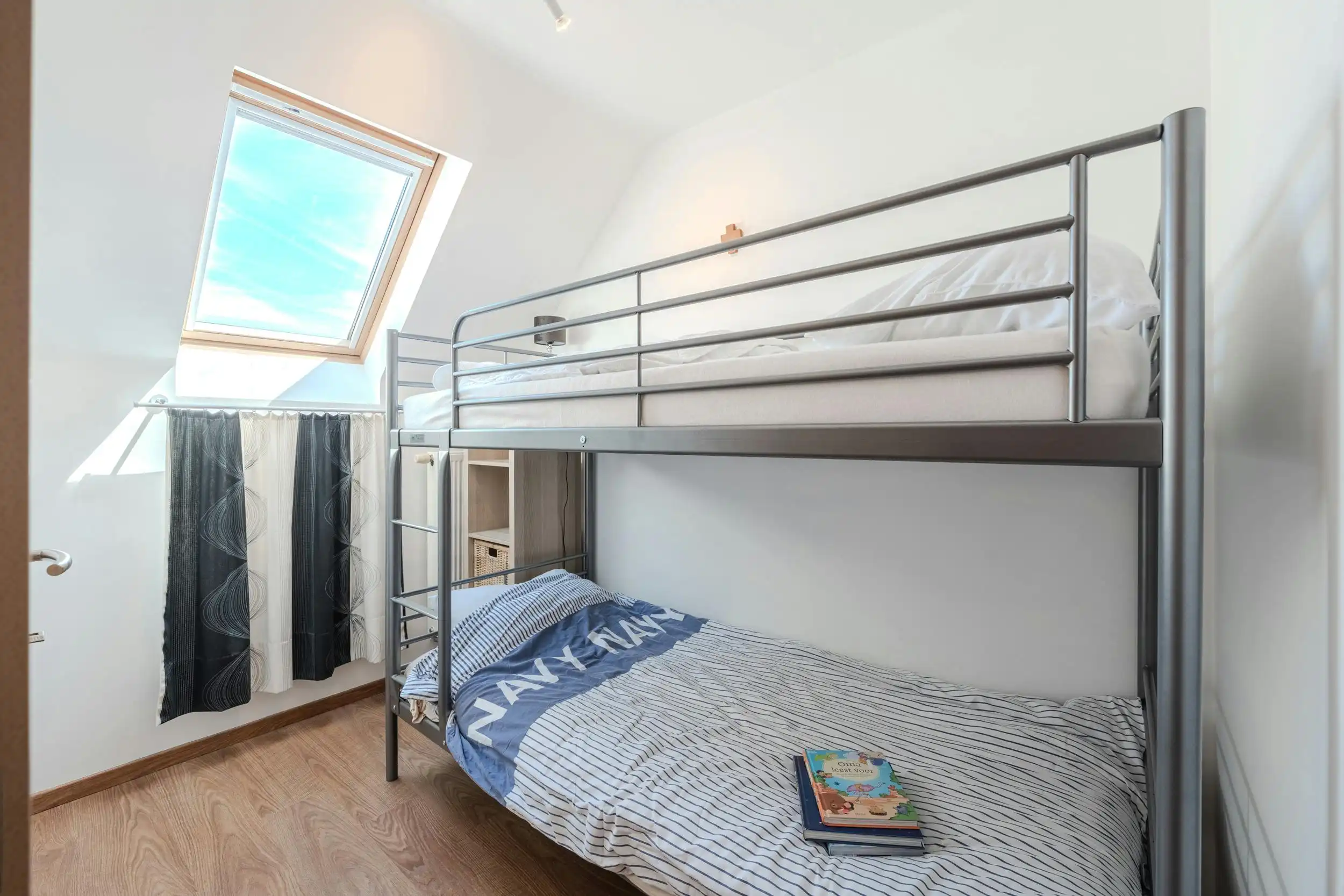 Bel-étage woning met 4 slaapkamers, garage en tuin!  foto 24