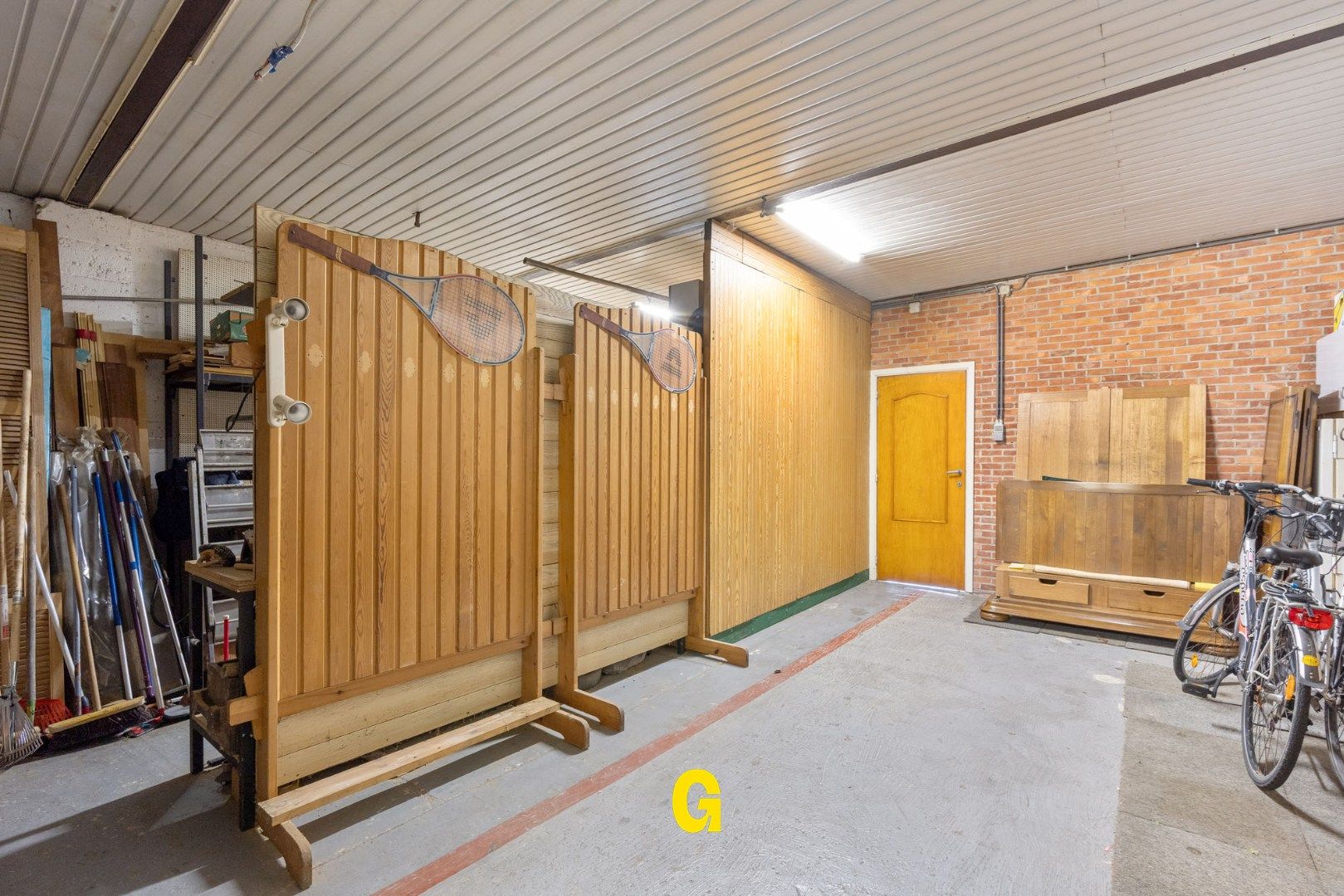 Netjes verzorgde halfopen woning met ruime garage vlakbij het centrum van Munsterbilzen foto 24