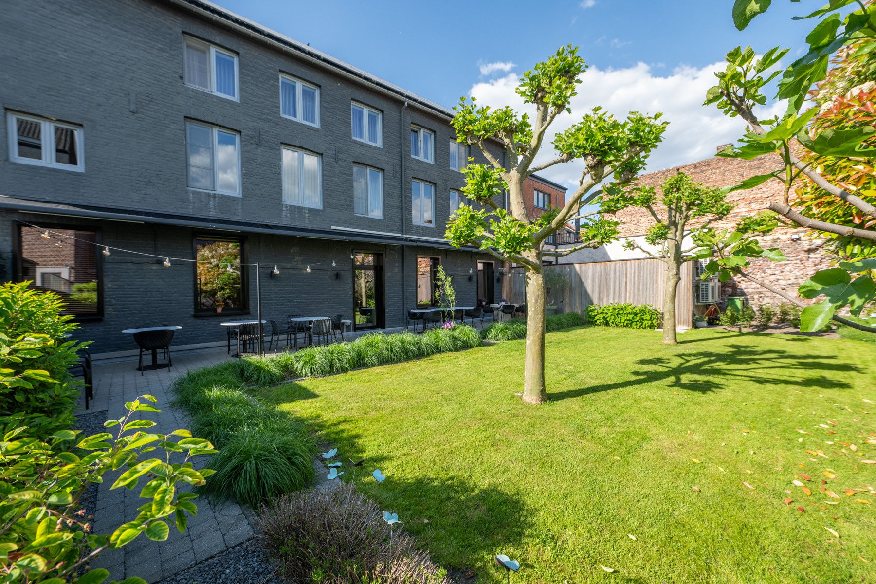 UNIEKE WONING MET PRACHTIGE TUIN OP 4A33CA IN HET CENTRUM VAN TONGEREN. foto {{pictureIndex}}