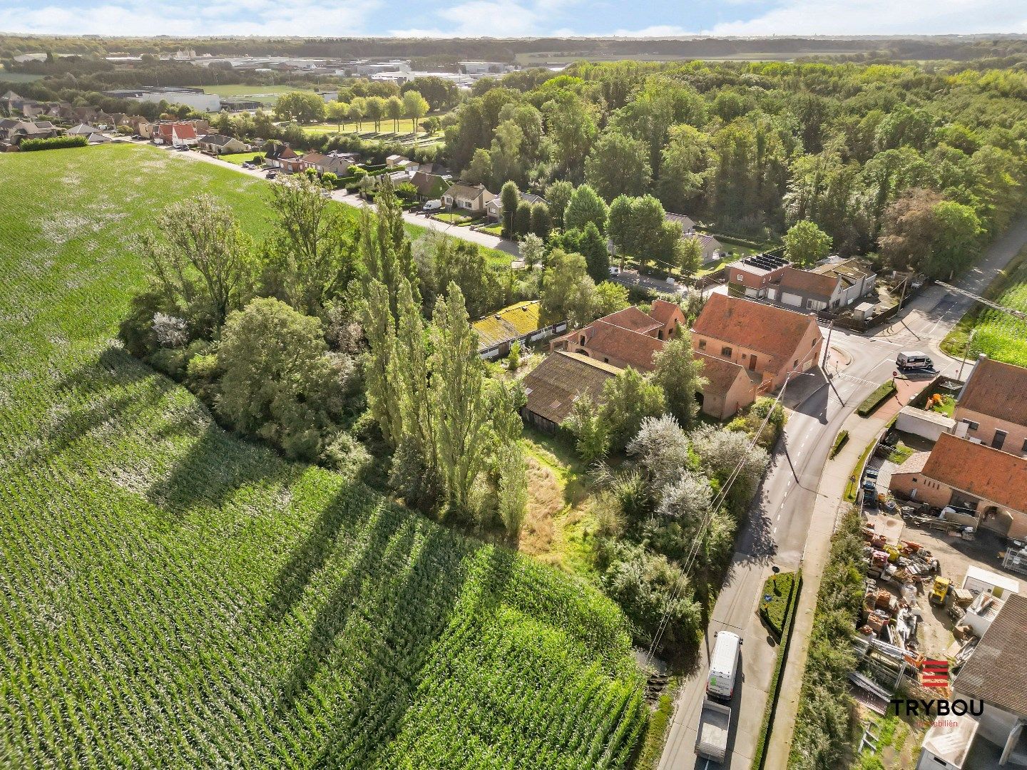 Prachtige hoeve bestaande uit woning met diverse bijgebouwen foto 14