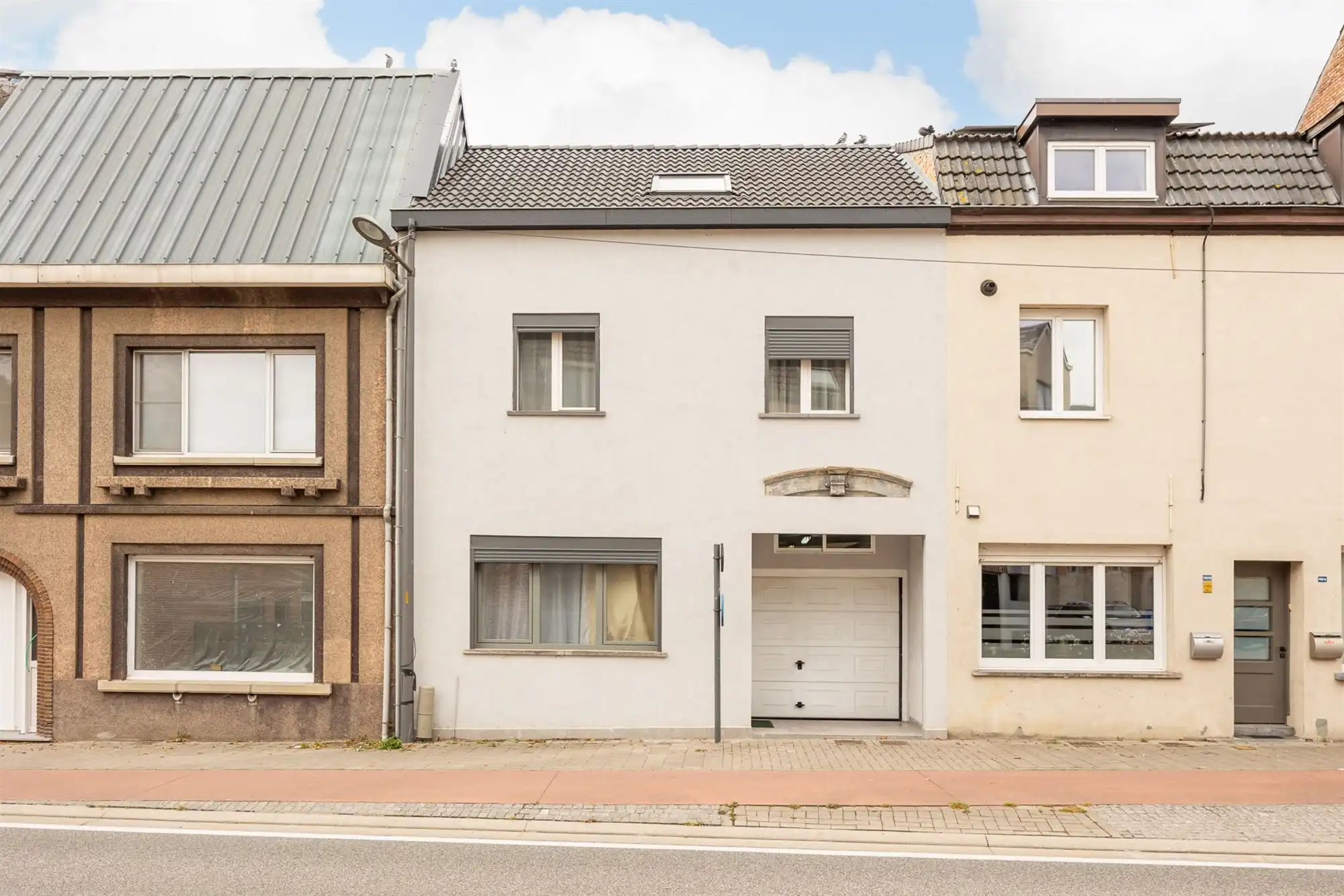 Gerenoveerde woning met drie slaapkamers en terras foto {{pictureIndex}}