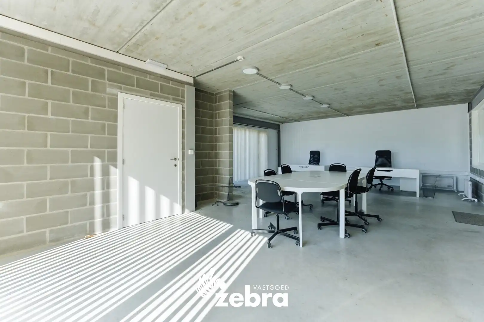 Recent bedrijfsgebouw op gunstige ligging te Roeselare! foto 17