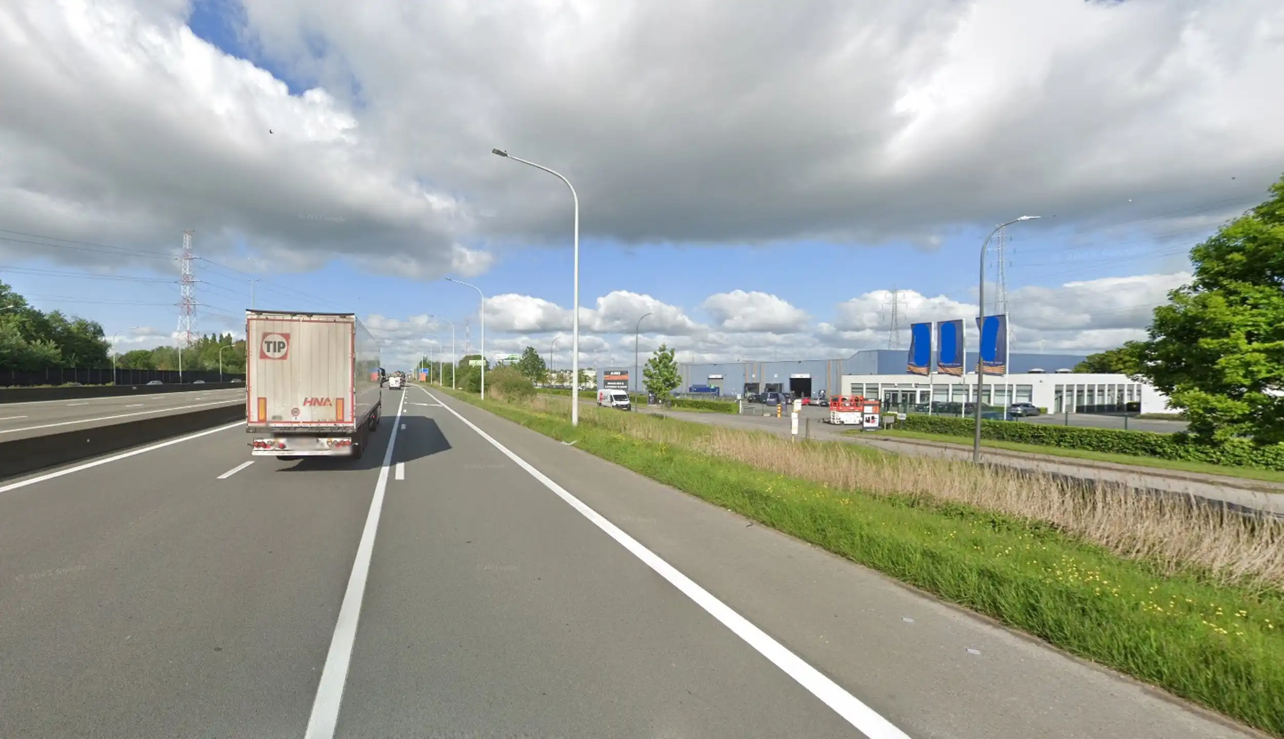 TE HUUR Semi-industriële site op steenworp van E17 S-Niklaas foto 9