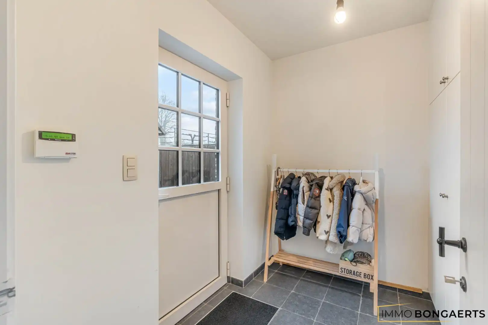 Prachtig afgewerkte woning met praktijkruimte foto 11