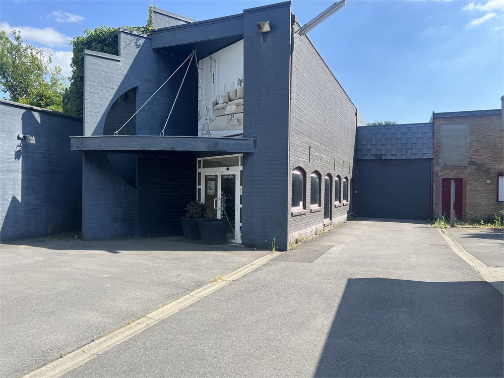 Ruim magazijn (1500m²) op perceel van 1920m²! foto 11