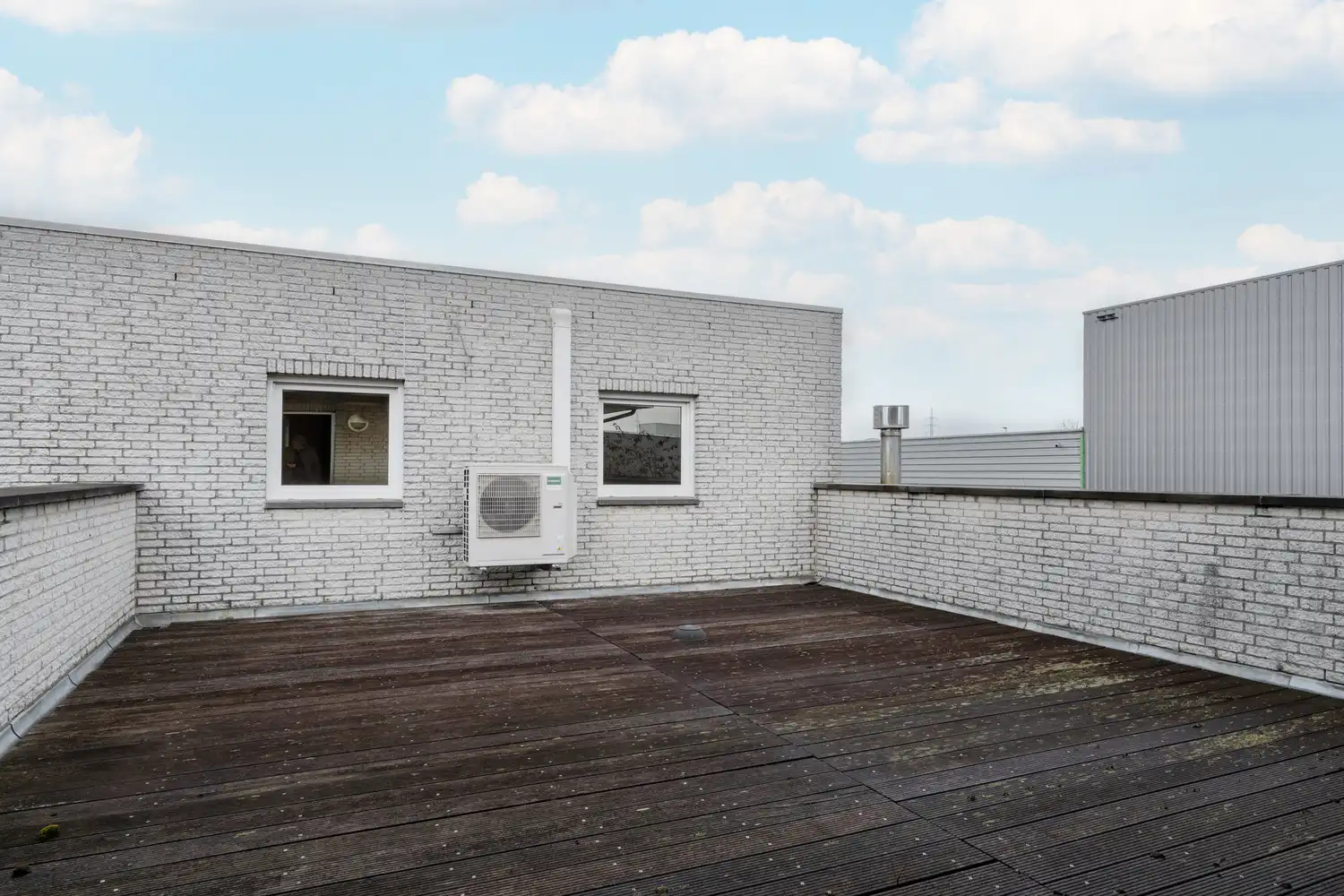 BEDRIJFSPAND MET CONCIERGEWONING foto 69