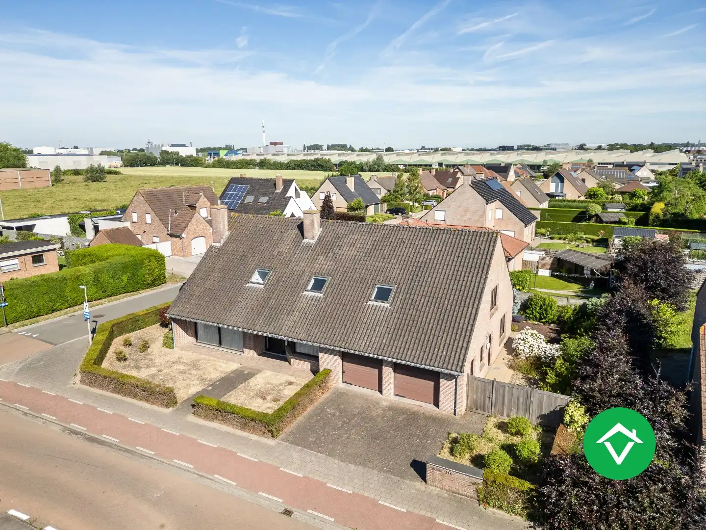 Stevige woning op gunstige ligging met 7 slaapkamers, dubbele garage en tuin te Roeselare foto 31