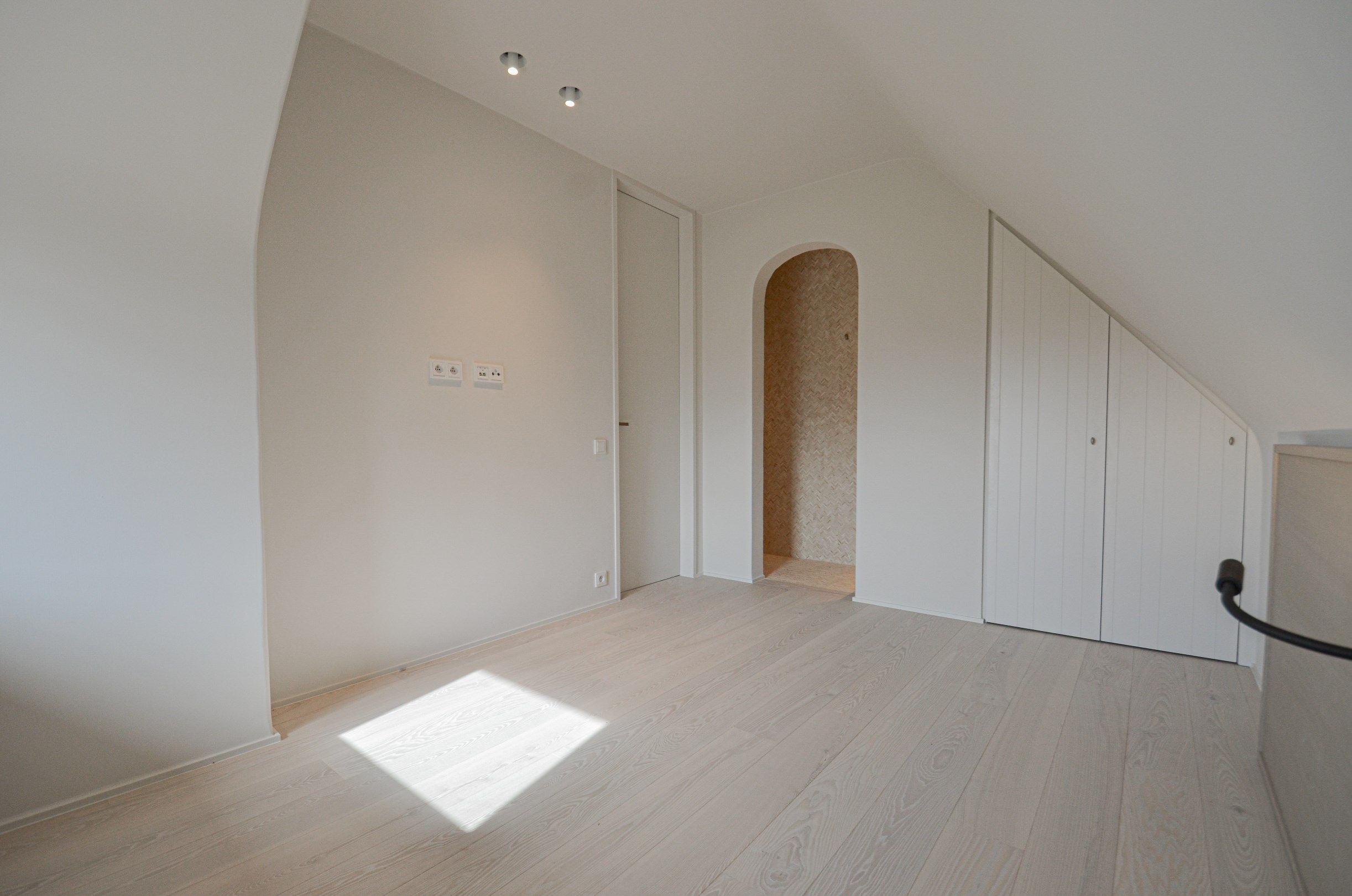 Exclusieve  nieuwbouwwoning afgewerkt met buitengewone materialen en design. foto 42