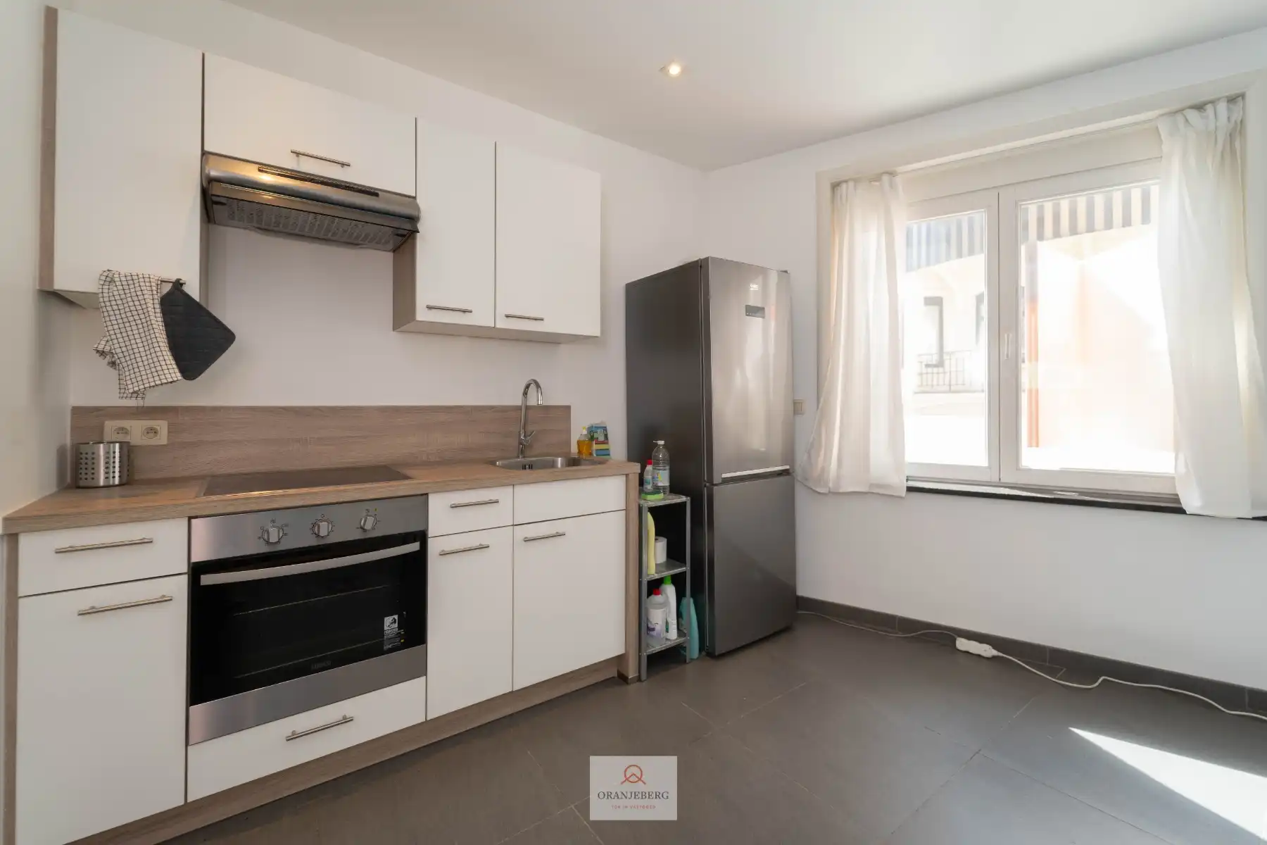 Studio + autostaanplaats te huur vlakbij Gent-Sint-Pietersstation foto 2