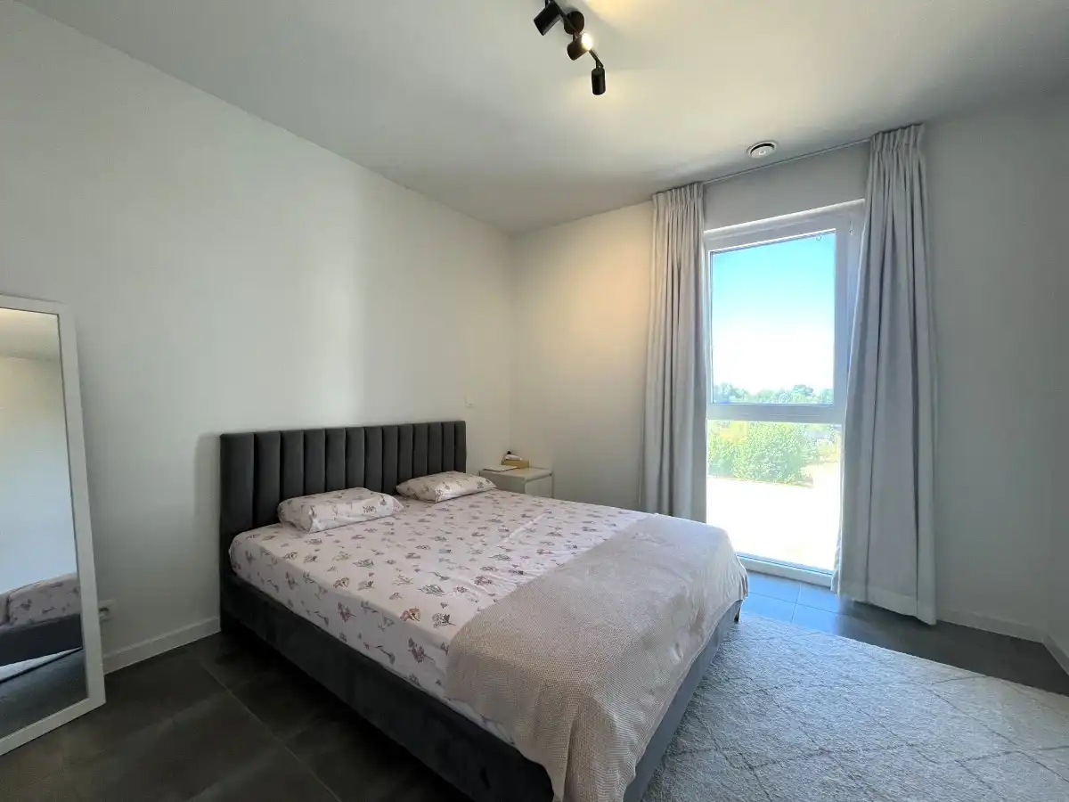 Roeselare – Modern appartement met 2 slaapkamers, zonnig terras en garage foto 8