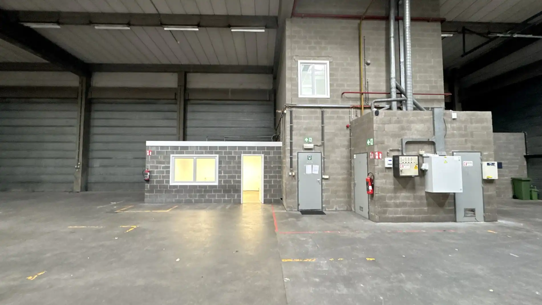 Magazijn met bureel te huur te Kontich foto 2