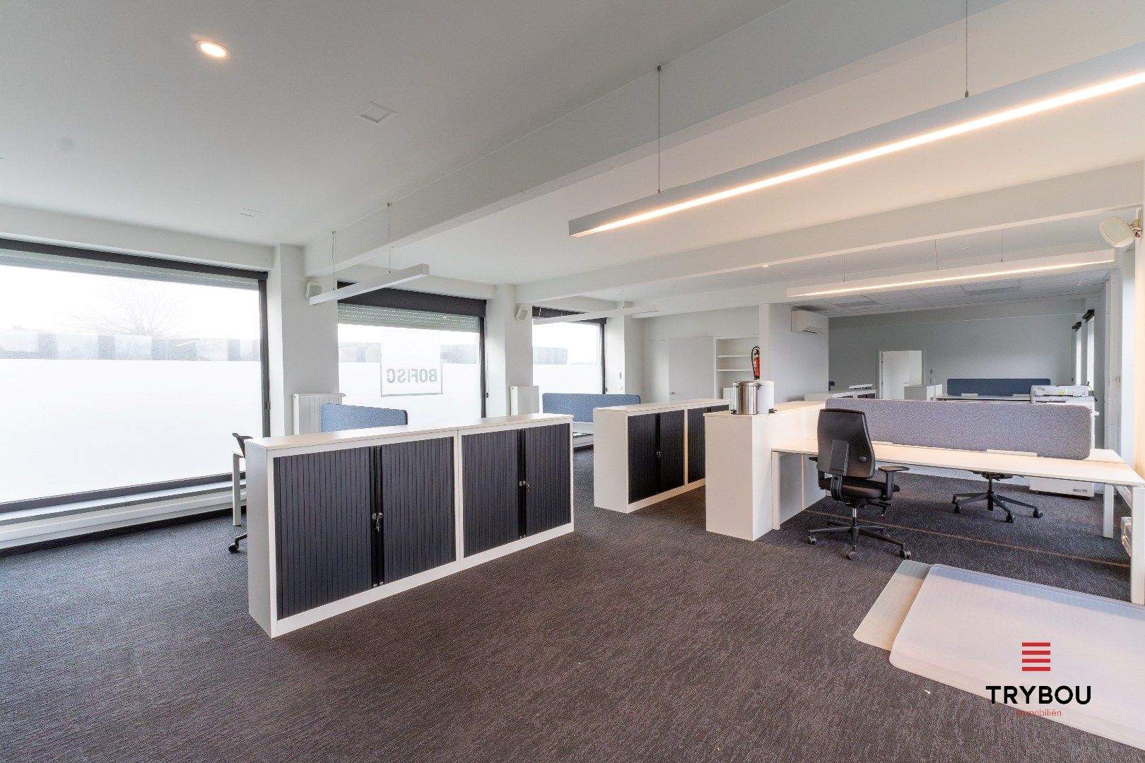 Groot kantoorgebouw op toplocatie te Ieper foto 8