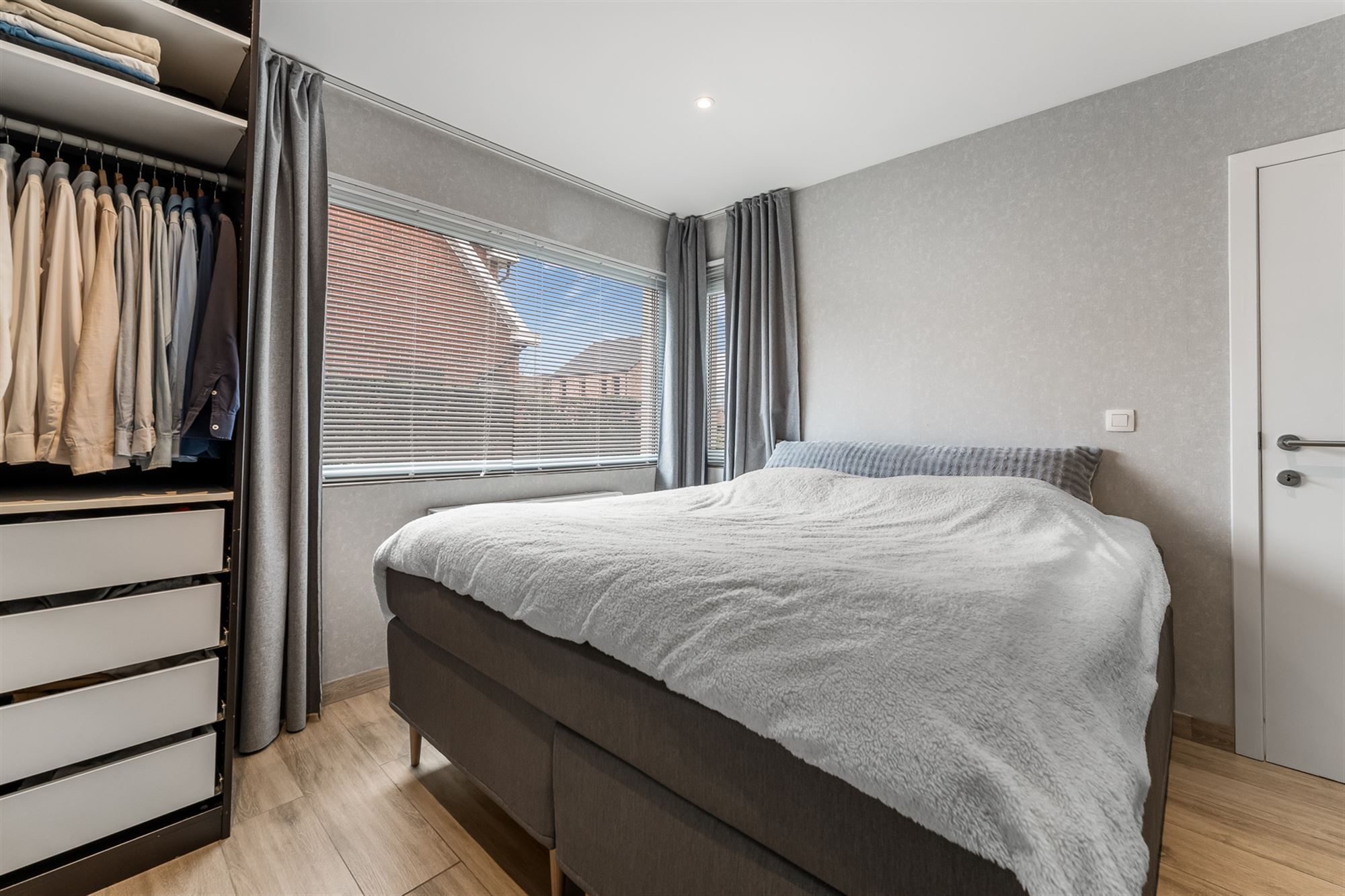 UITERST KNAPPE GERENOVEERDE WONING MET 4 SLAAPKAMERS, ZEER RUSTIG GELEGEN TE PAAL foto 16