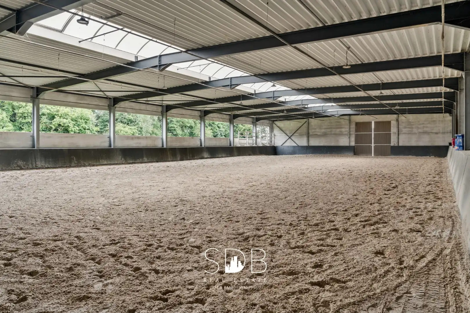 Prachtige villa met hippische accommodatie en graslanden mogelijkheid tot 23 ha foto 4