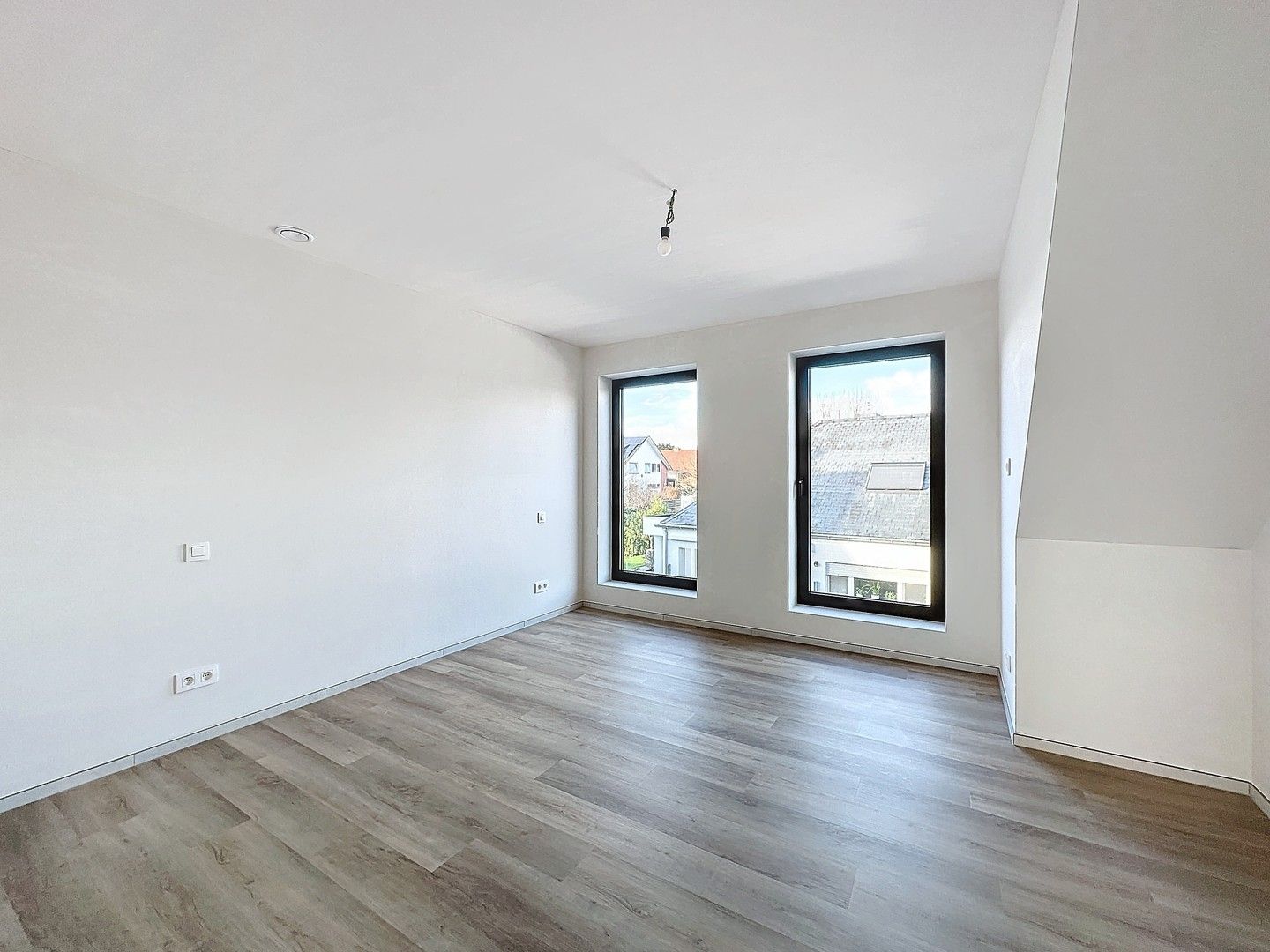 100% Instapklare en riante nieuwbouw villa. foto 8