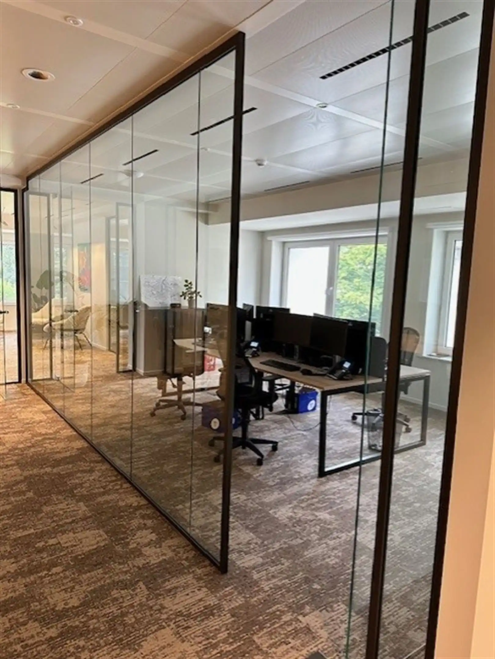 Gerenoveerde kantoren langs de Kortrijksesteenweg foto 14