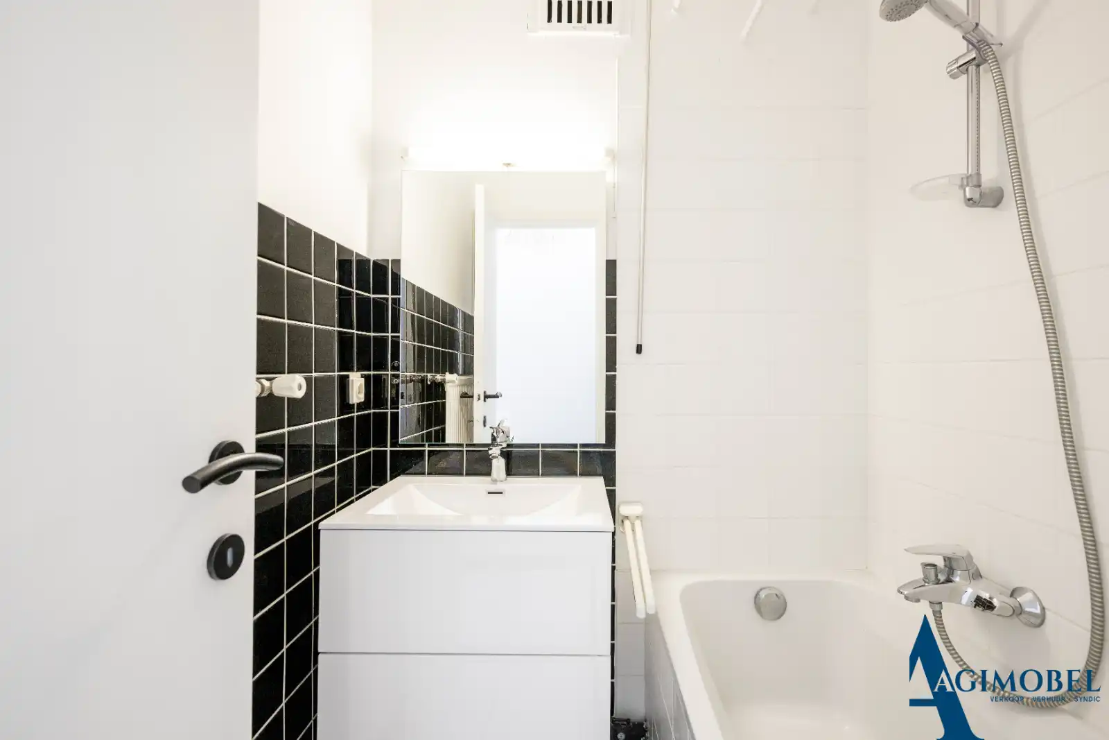 Knus appartement op de eerste verdieping op 25m wandelen van de Zeedijk. foto 11