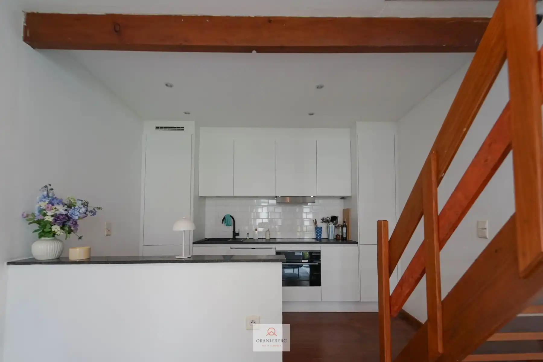 Charmante bemeubelde citéwoning nabij Coupure foto 4