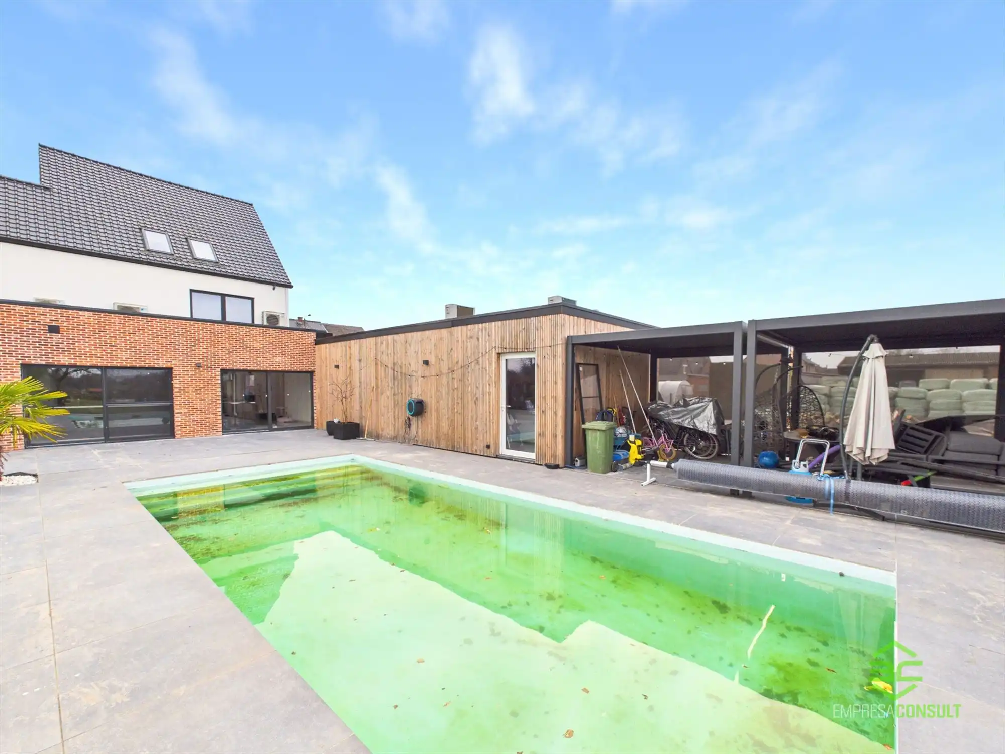 Instapklare gerenoveerde woning met zwembad op 22a 82ca! foto 29