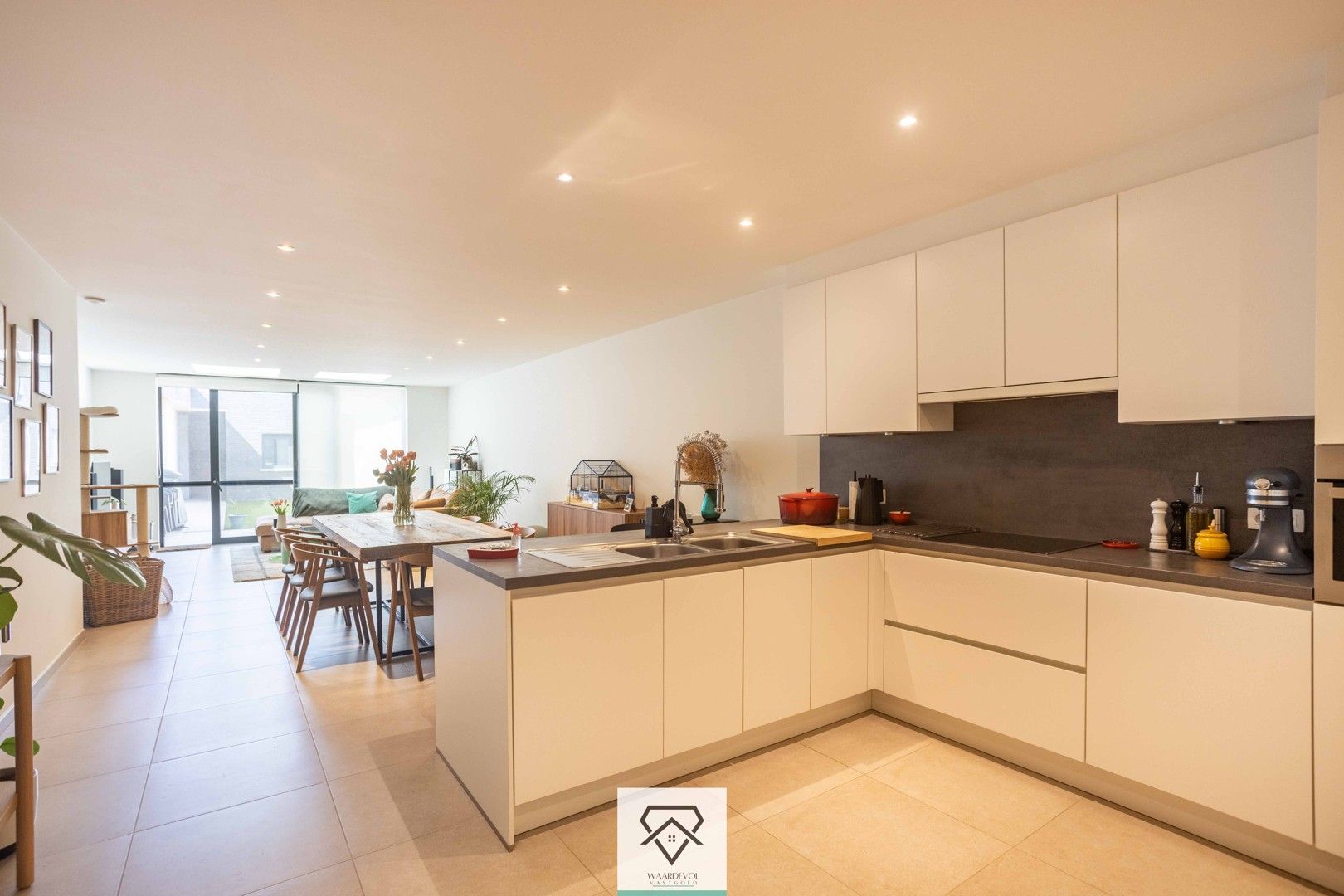 Uitzonderlijk appartement met tuin, zeer ruime garage en topligging nabij Sint-Pietersplein foto 12