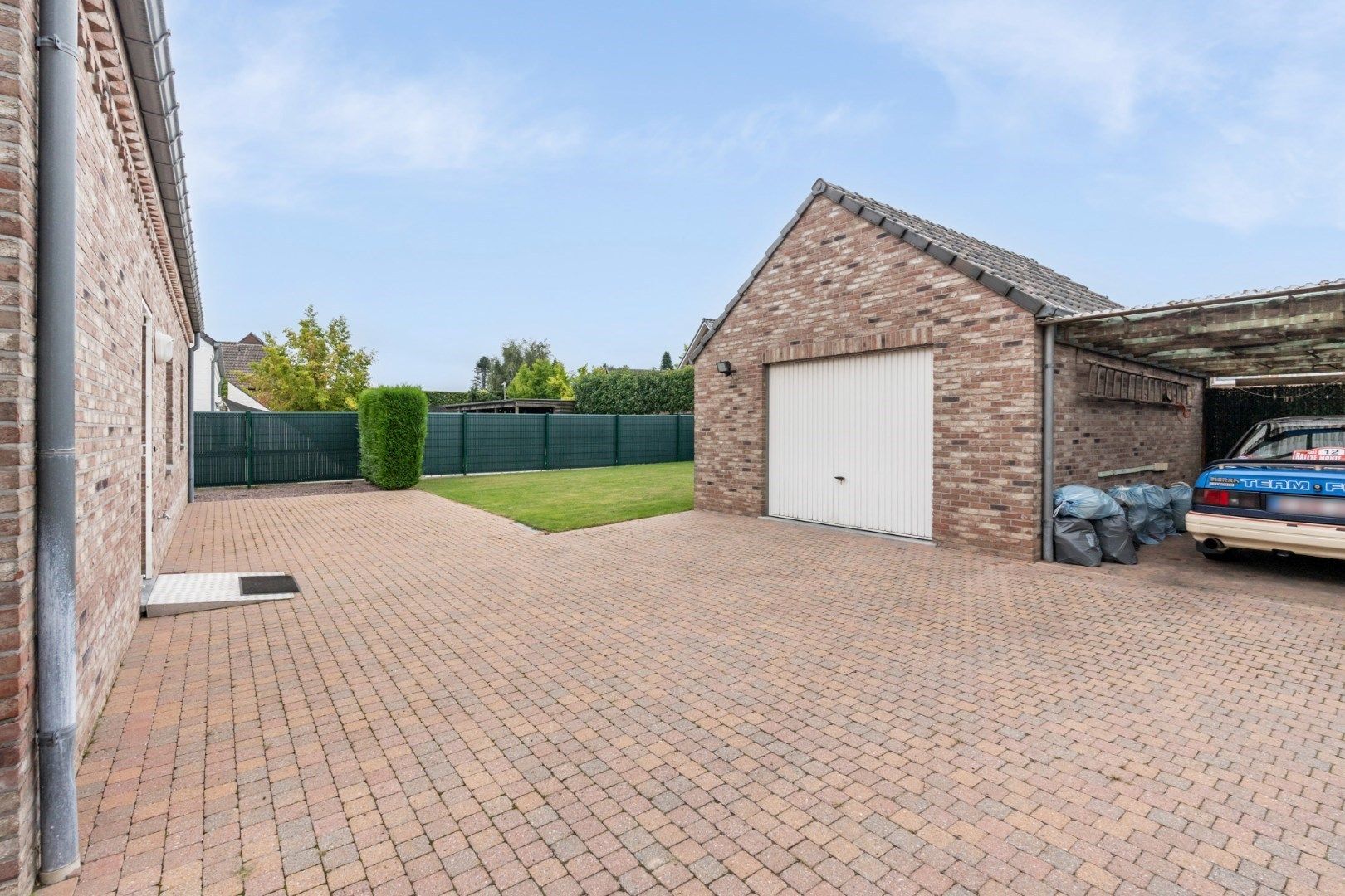 Vrijstaande, gelijkvloerse gezinswoning gelegen op een perceel van 6a18ca op een rustige locatie nabij het centrum van Neeroeteren!  foto 22