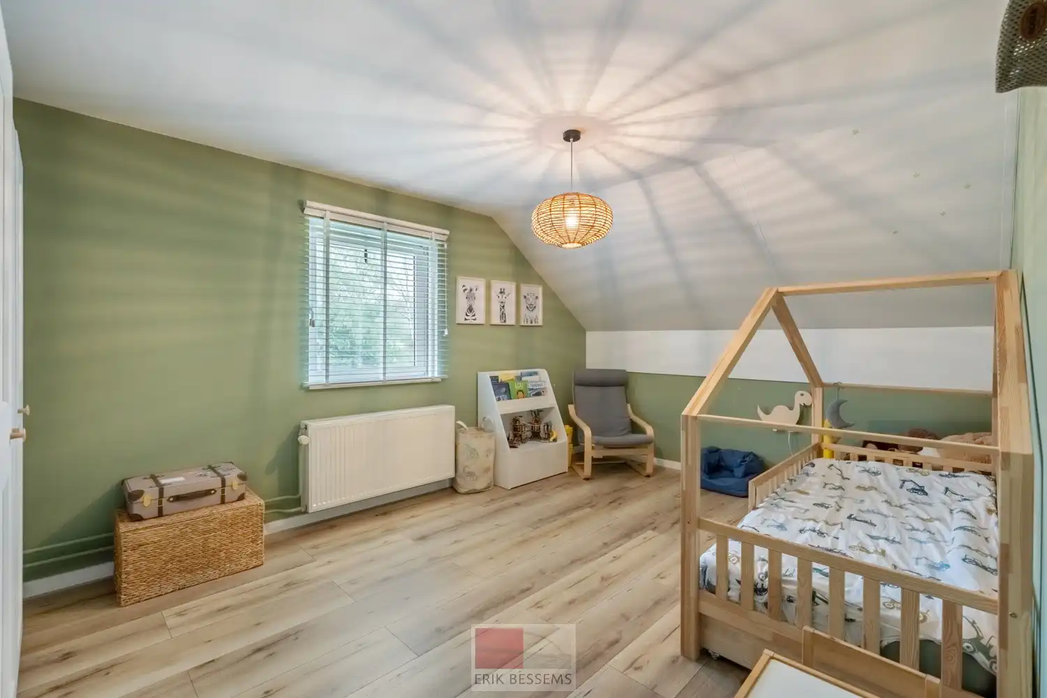 Instapklare gezellige vrijstaande woning met een woonopp. van circa 185 m2 op een perceel van 17a53ca foto 30