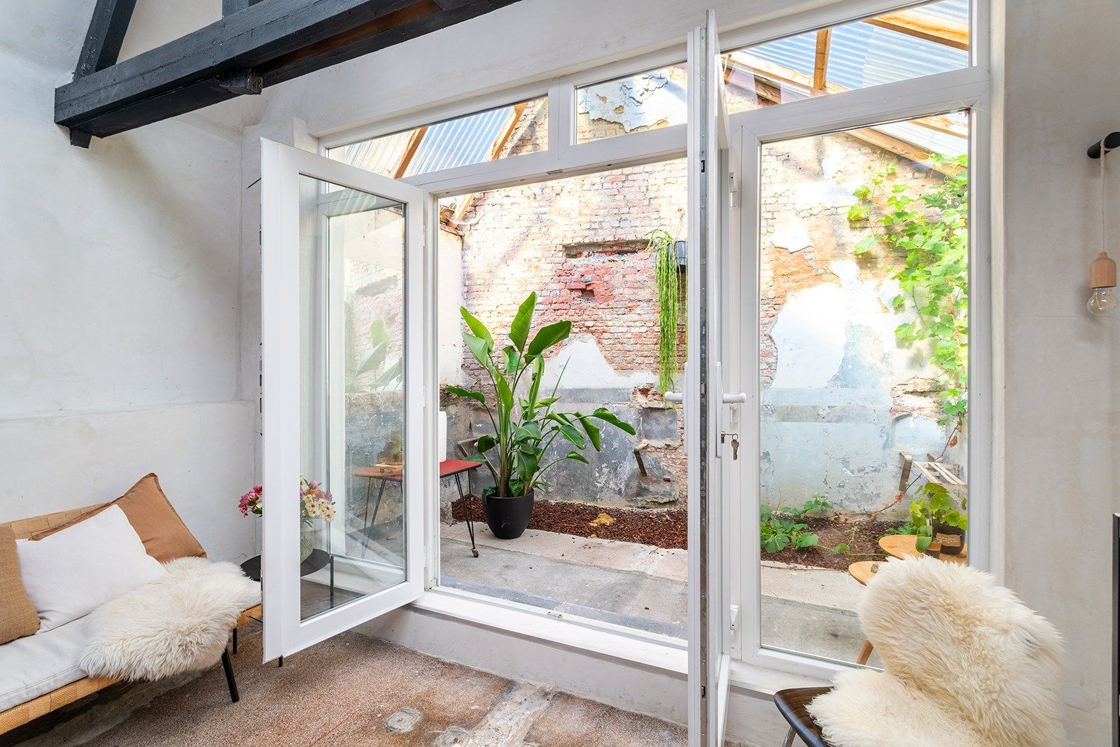 Eigenzinnig atelier in kleinschalig gebouw foto 15