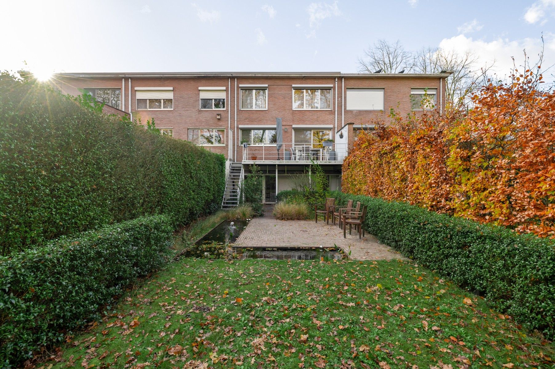 Ruime gezinswoning met 4 slaapkamers, terras en gezellige tuin in een rustige buurt foto 6