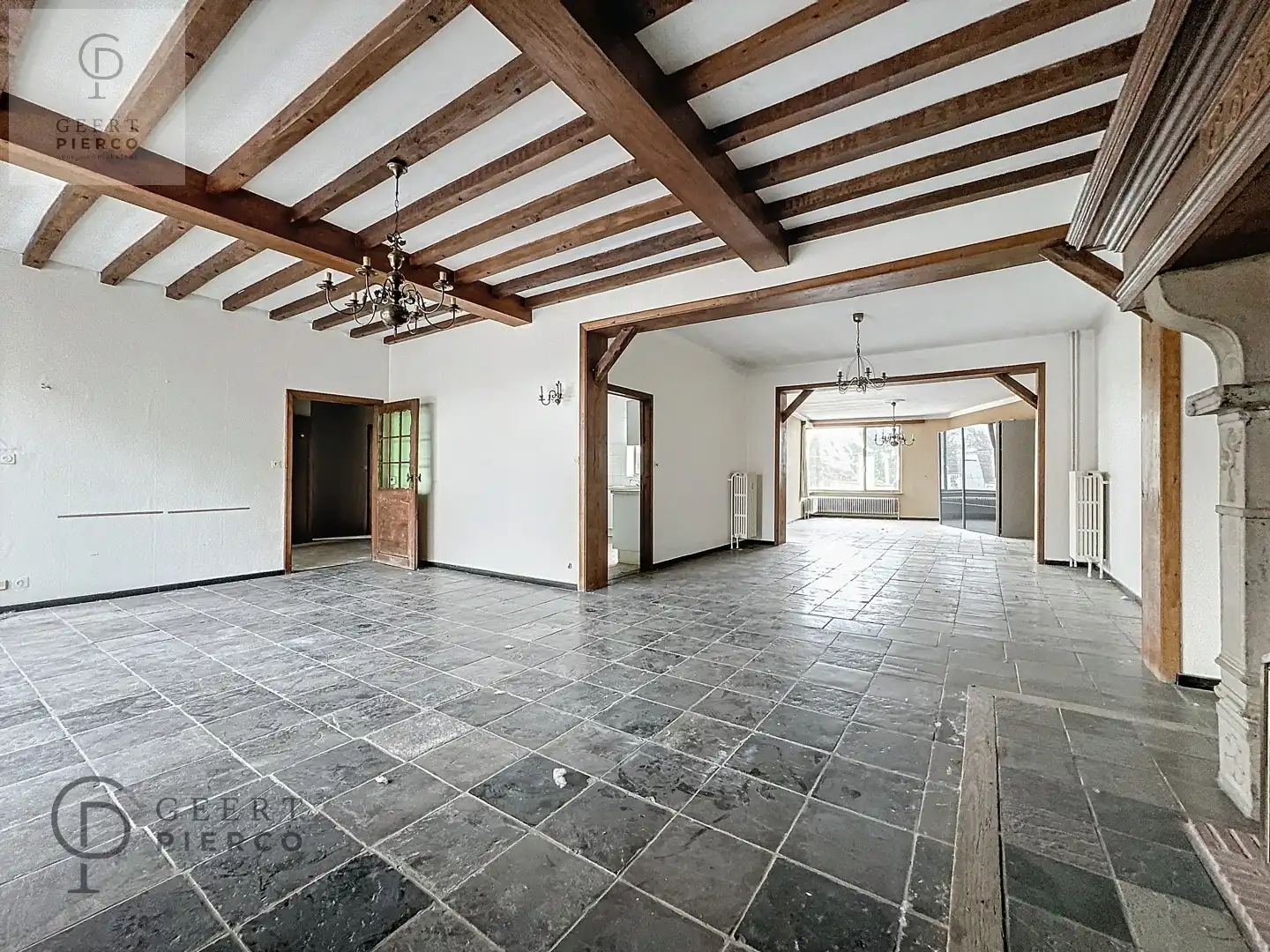 Ruim handelspand met ruim appartement foto 10