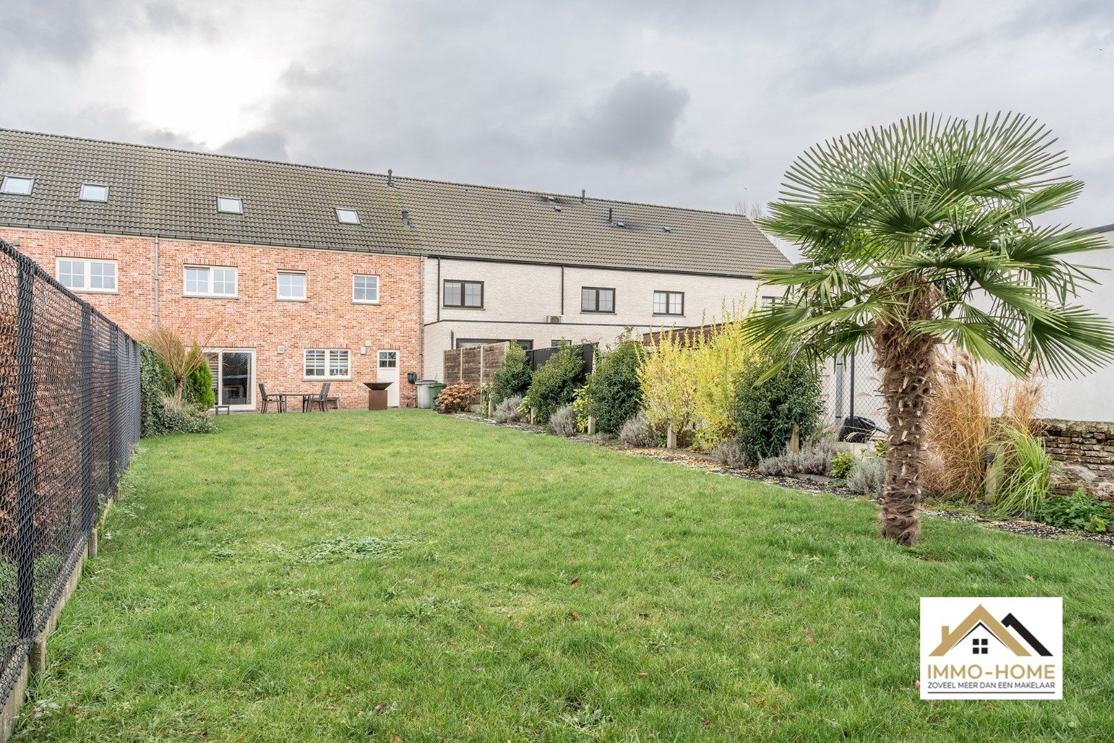 Ruime recente woning in pastorij stijl foto 13
