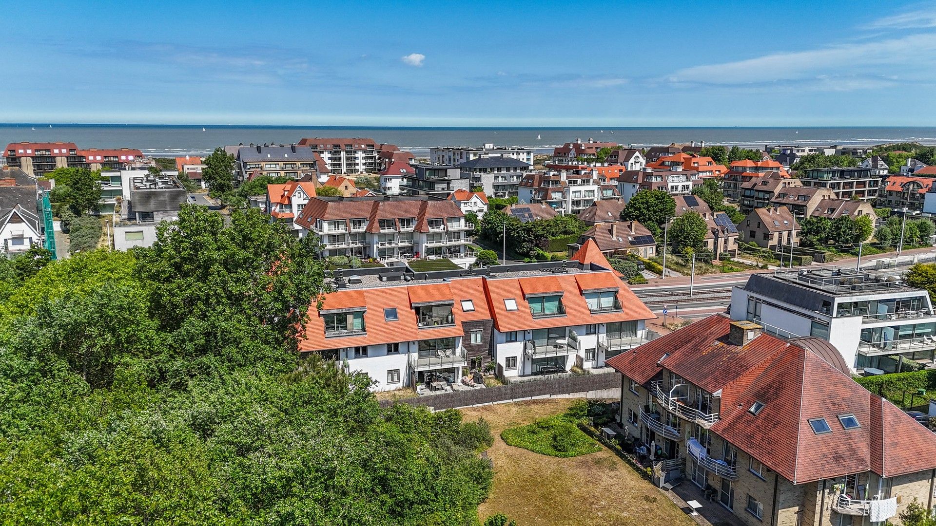Recent en zuidgericht appartement met groot zonneterras (15m²). foto {{pictureIndex}}