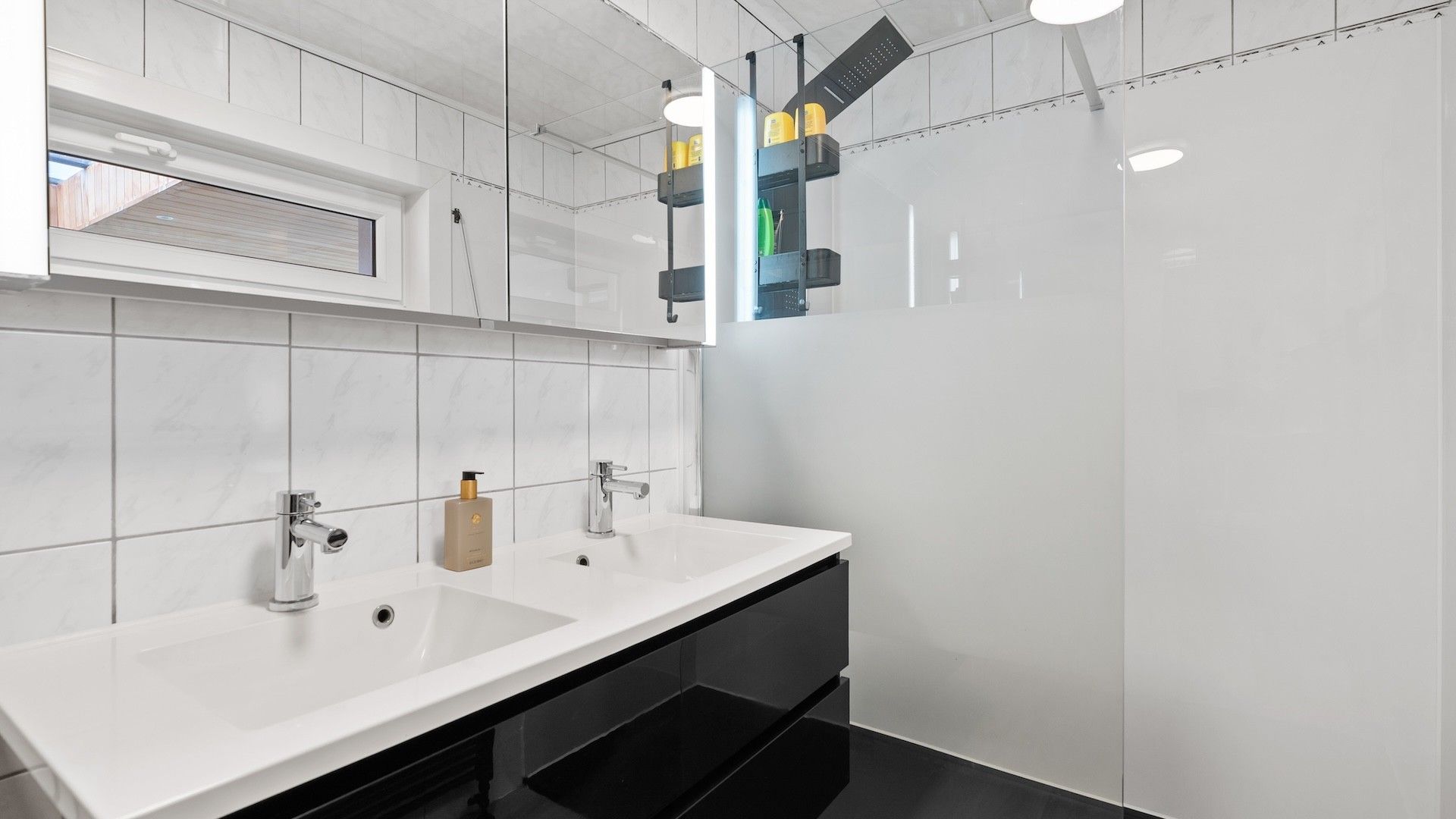 Onderhoudsvriendelijke en gelijkvloerse woning met zwembad foto 13