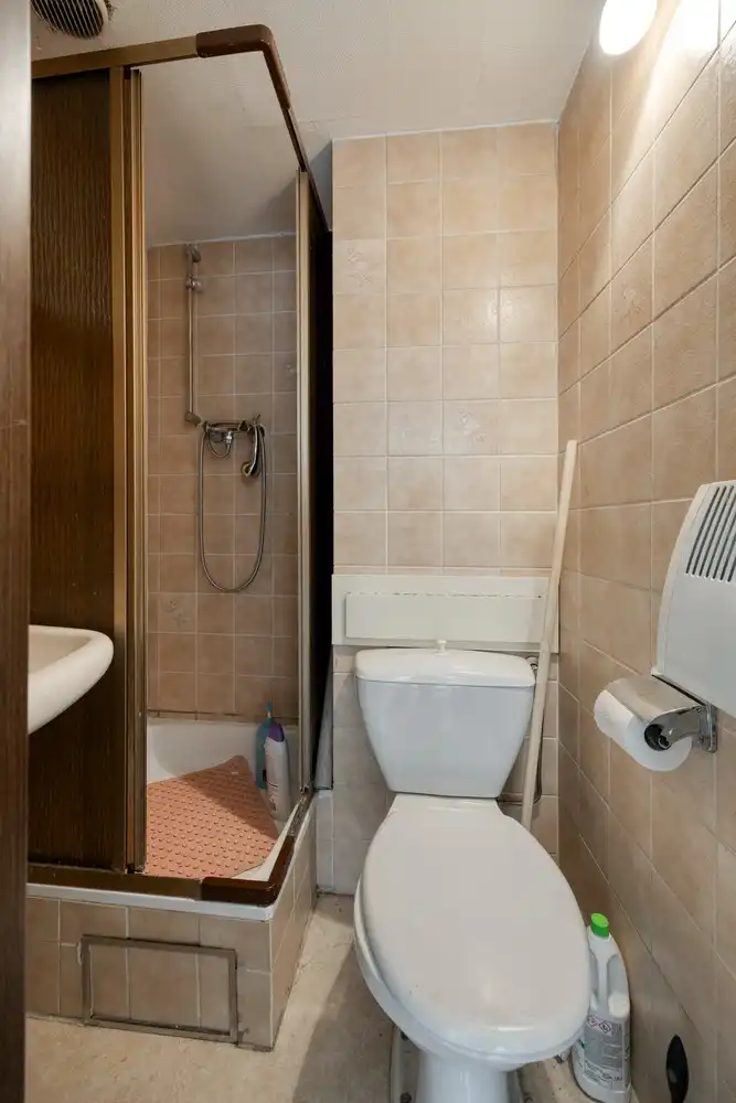 Appartementsgebouw met 1 commerciële ruimte, 2 twee slaapkamer appartementen en 1 studio op wandelafstand van Sint-Pietersstation foto 27