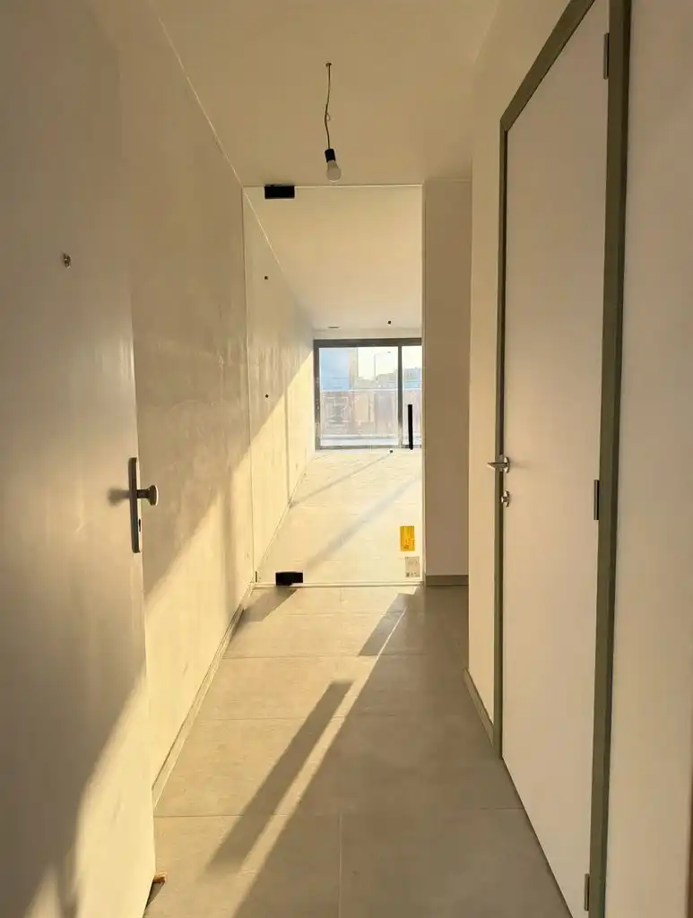 Gelijkvloers, energiezuinig BEN-appartement met 1 slaapkamer, ruim zuidgericht terras, private tuin en ondergrondse autostaanplaats in hartje Maaseik. foto 12