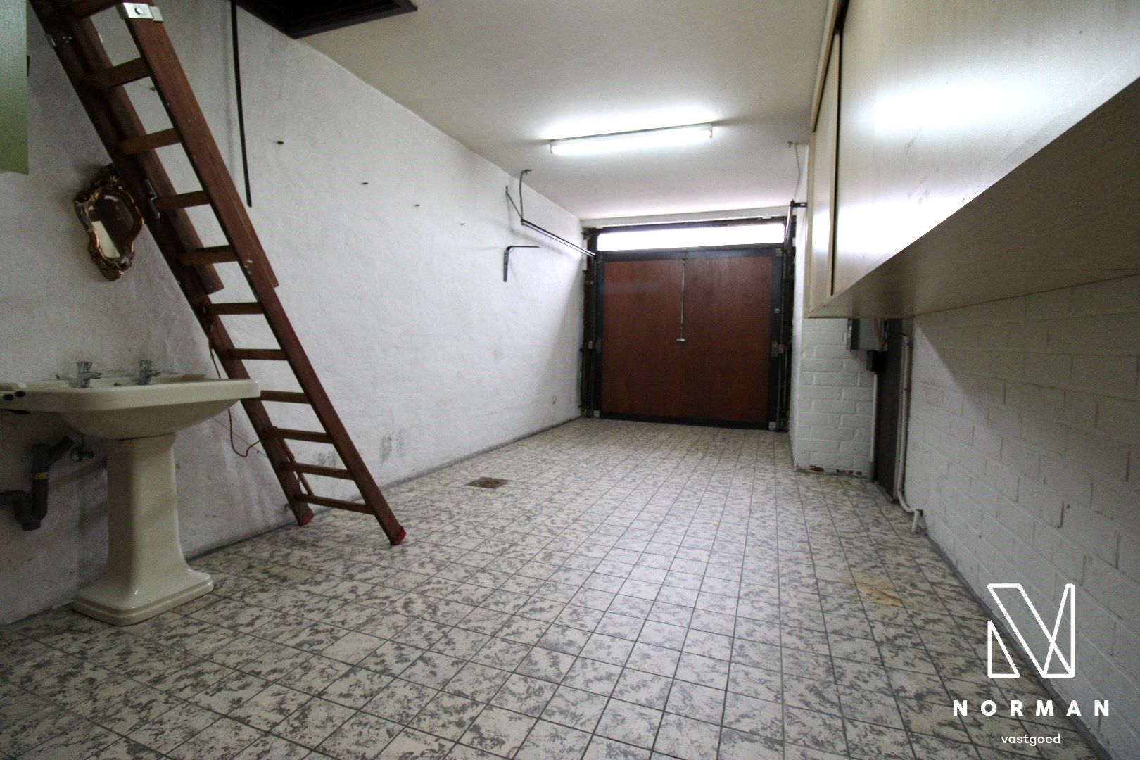 Halfopen woning met 4 slaapkamers en uitweg op toplocatie foto 12
