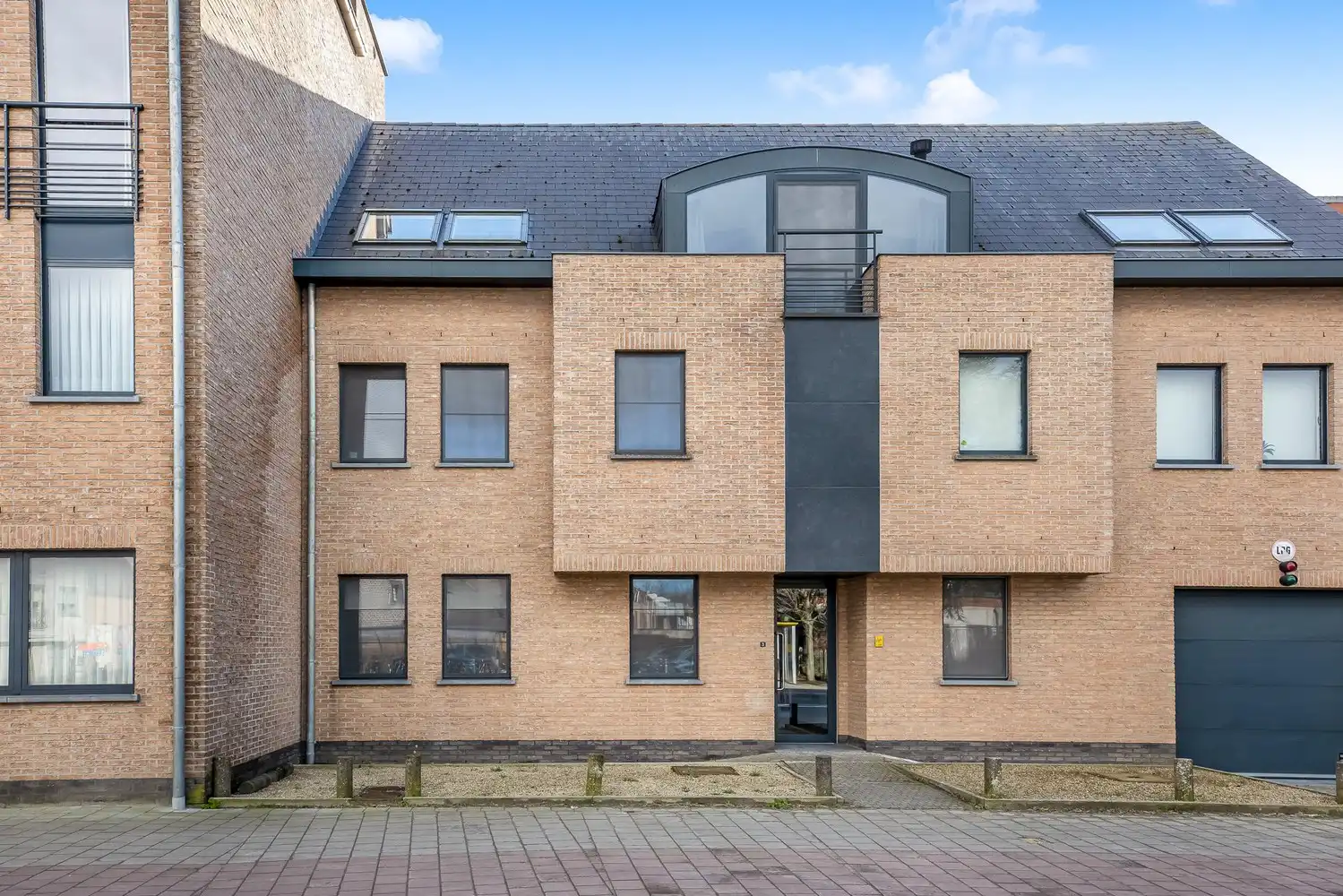 Instapklaar appartement met 2 slpkrs foto {{pictureIndex}}